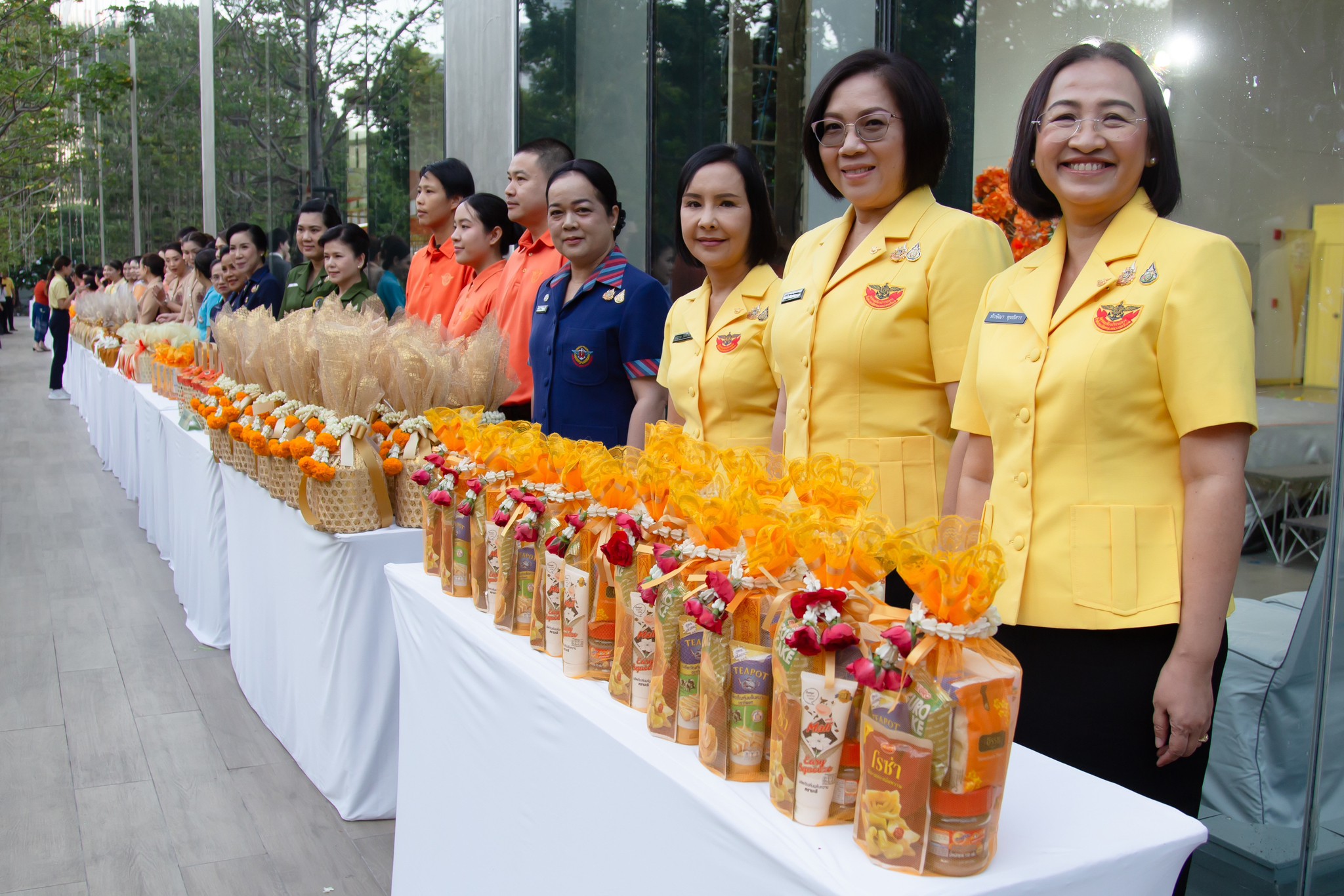 ๓๓ พิธีถวายพระพร และตักบาตรพระสงฆ์ เนื่องในวันคล้ายวันประสูติสมเด็จพระเจ้าลูกเธอ เจ้าฟ้าพัชรกิติยาภา นเรนทิราเทพยวดี กรมหลวงราชสาริณีสิริพัชร มหาวัชรราชธิดา ในงาน "เพื่อนพึ่ง (ภาฯ) เฉลิมพระเกียรติพระบาทสมเด็จพระเจ้าอยู่หัว ทรงเจริญพระชนมพรรษา ๗๒ พรรษา"