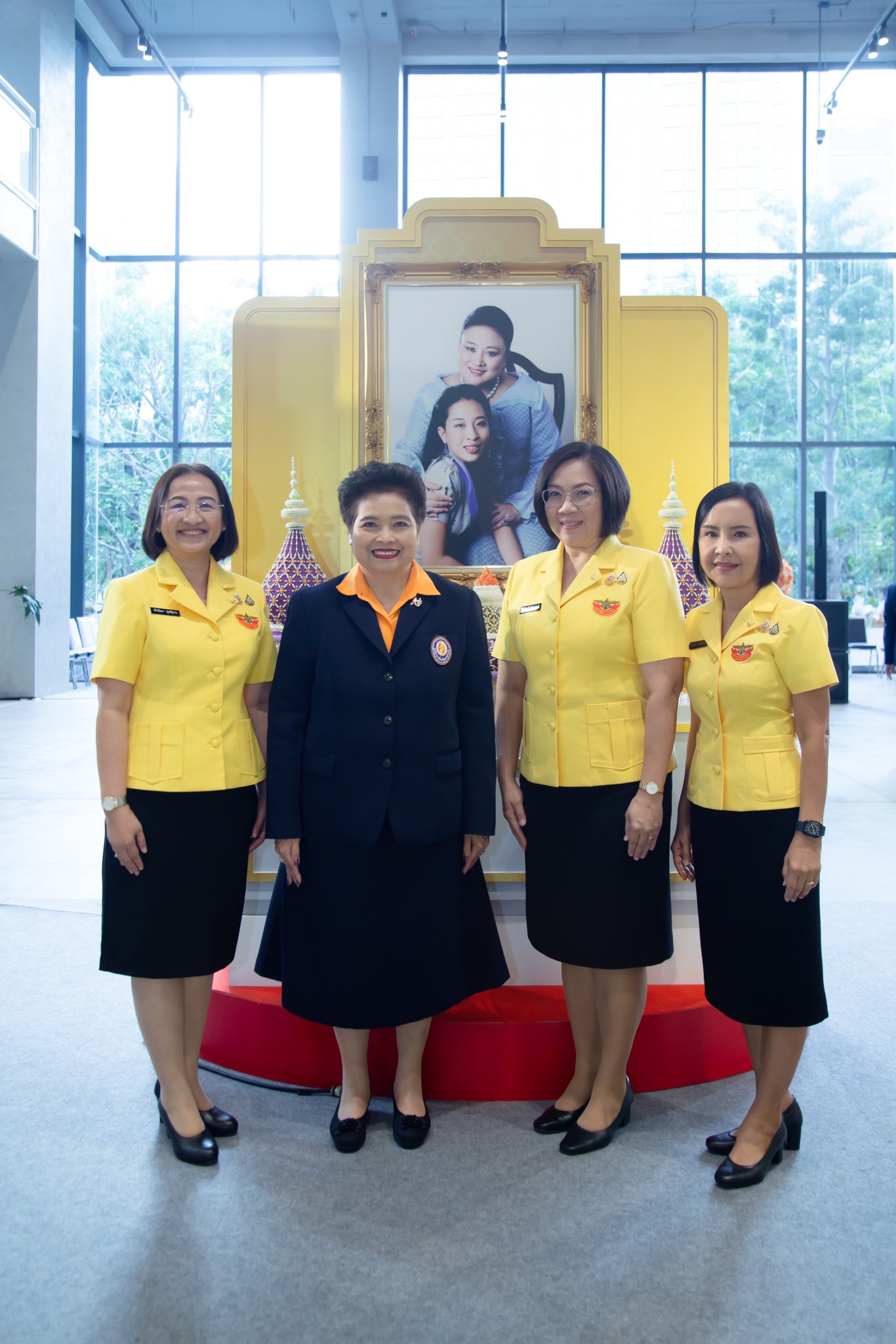 ๓๓ พิธีถวายพระพร และตักบาตรพระสงฆ์ เนื่องในวันคล้ายวันประสูติสมเด็จพระเจ้าลูกเธอ เจ้าฟ้าพัชรกิติยาภา นเรนทิราเทพยวดี กรมหลวงราชสาริณีสิริพัชร มหาวัชรราชธิดา ในงาน "เพื่อนพึ่ง (ภาฯ) เฉลิมพระเกียรติพระบาทสมเด็จพระเจ้าอยู่หัว ทรงเจริญพระชนมพรรษา ๗๒ พรรษา"