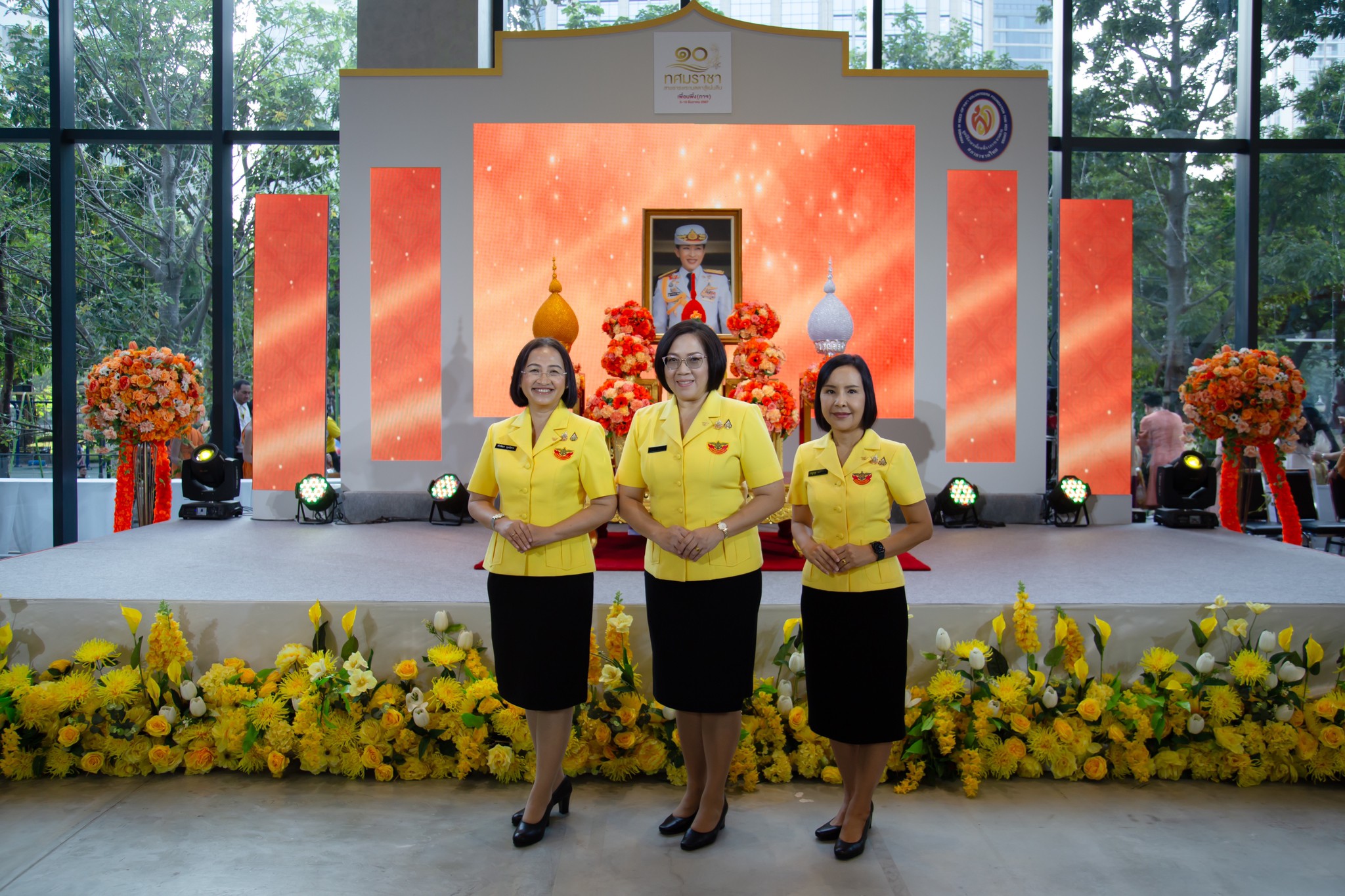 ๓๓ พิธีถวายพระพร และตักบาตรพระสงฆ์ เนื่องในวันคล้ายวันประสูติสมเด็จพระเจ้าลูกเธอ เจ้าฟ้าพัชรกิติยาภา นเรนทิราเทพยวดี กรมหลวงราชสาริณีสิริพัชร มหาวัชรราชธิดา ในงาน "เพื่อนพึ่ง (ภาฯ) เฉลิมพระเกียรติพระบาทสมเด็จพระเจ้าอยู่หัว ทรงเจริญพระชนมพรรษา ๗๒ พรรษา"