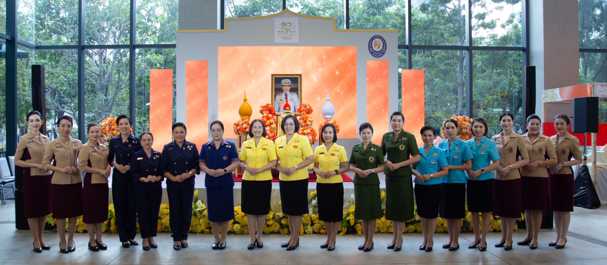 ๓๓ พิธีถวายพระพร และตักบาตรพระสงฆ์ เนื่องในวันคล้ายวันประสูติสมเด็จพระเจ้าลูกเธอ เจ้าฟ้าพัชรกิติยาภา นเรนทิราเทพยวดี กรมหลวงราชสาริณีสิริพัชร มหาวัชรราชธิดา ในงาน "เพื่อนพึ่ง (ภาฯ) เฉลิมพระเกียรติพระบาทสมเด็จพระเจ้าอยู่หัว ทรงเจริญพระชนมพรรษา ๗๒ พรรษา"