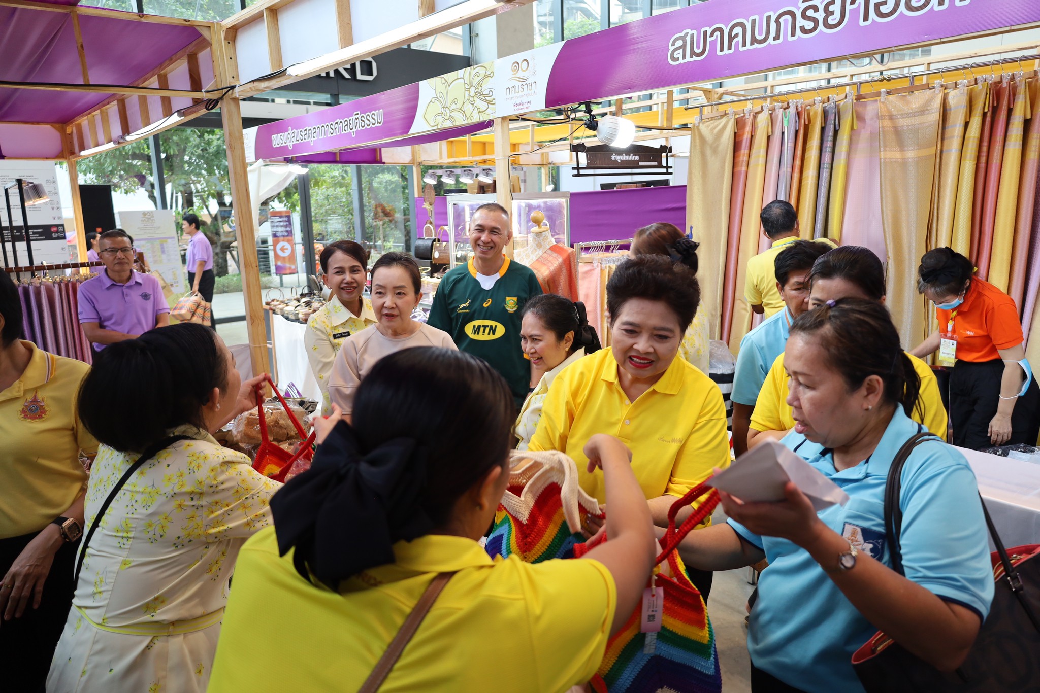 ๓๖ งาน "เพื่อนพึ่ง (ภาฯ) เฉลิมพระเกียรติพระบาทสมเด็จพระเจ้าอยู่หัว ทรงเจริญพระชนมพรรษา ๗๒ พรรษา"