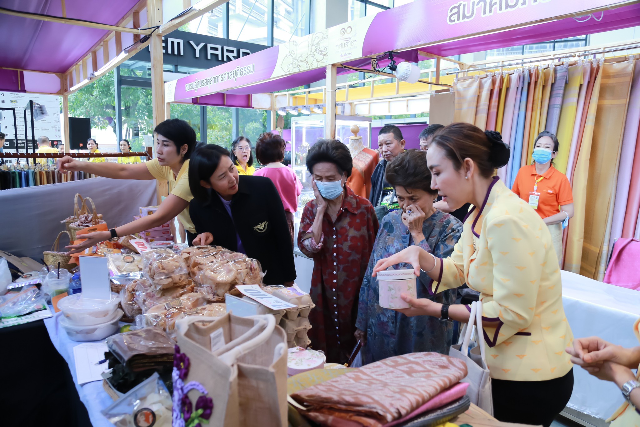๓๖ งาน "เพื่อนพึ่ง (ภาฯ) เฉลิมพระเกียรติพระบาทสมเด็จพระเจ้าอยู่หัว ทรงเจริญพระชนมพรรษา ๗๒ พรรษา"