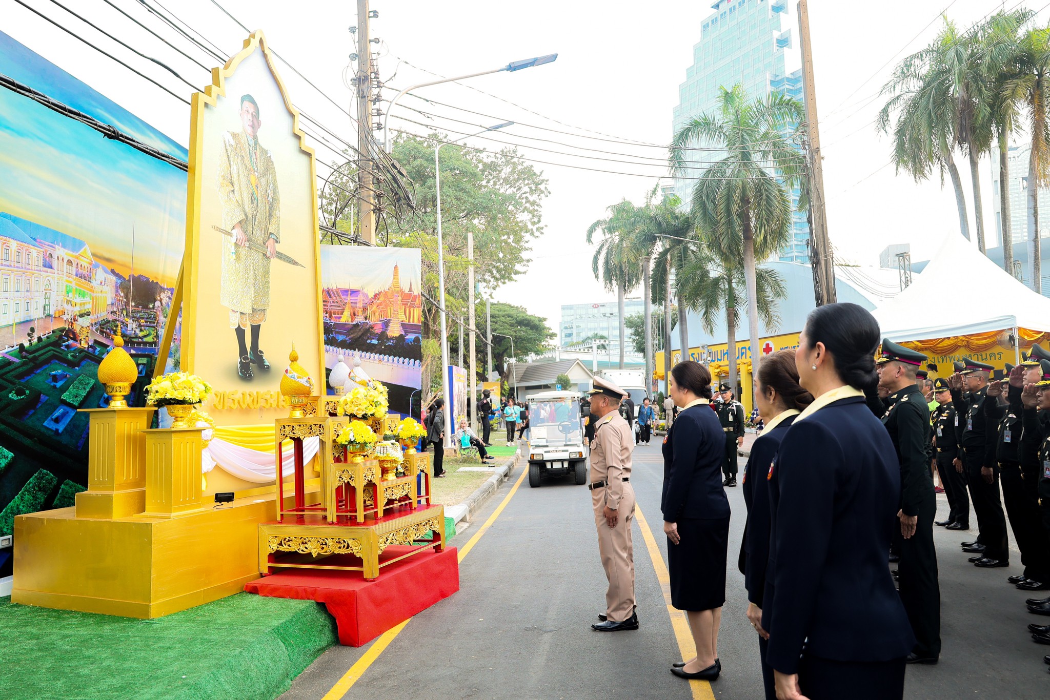 ๓๘ พิธีเปิดกรวยดอกไม้ถวายราชสักการะเบื้องหน้าพระบรมฉายาลักษณ์พระบาทสมเด็จพระเจ้าอยู่หัว งานกาชาดป...