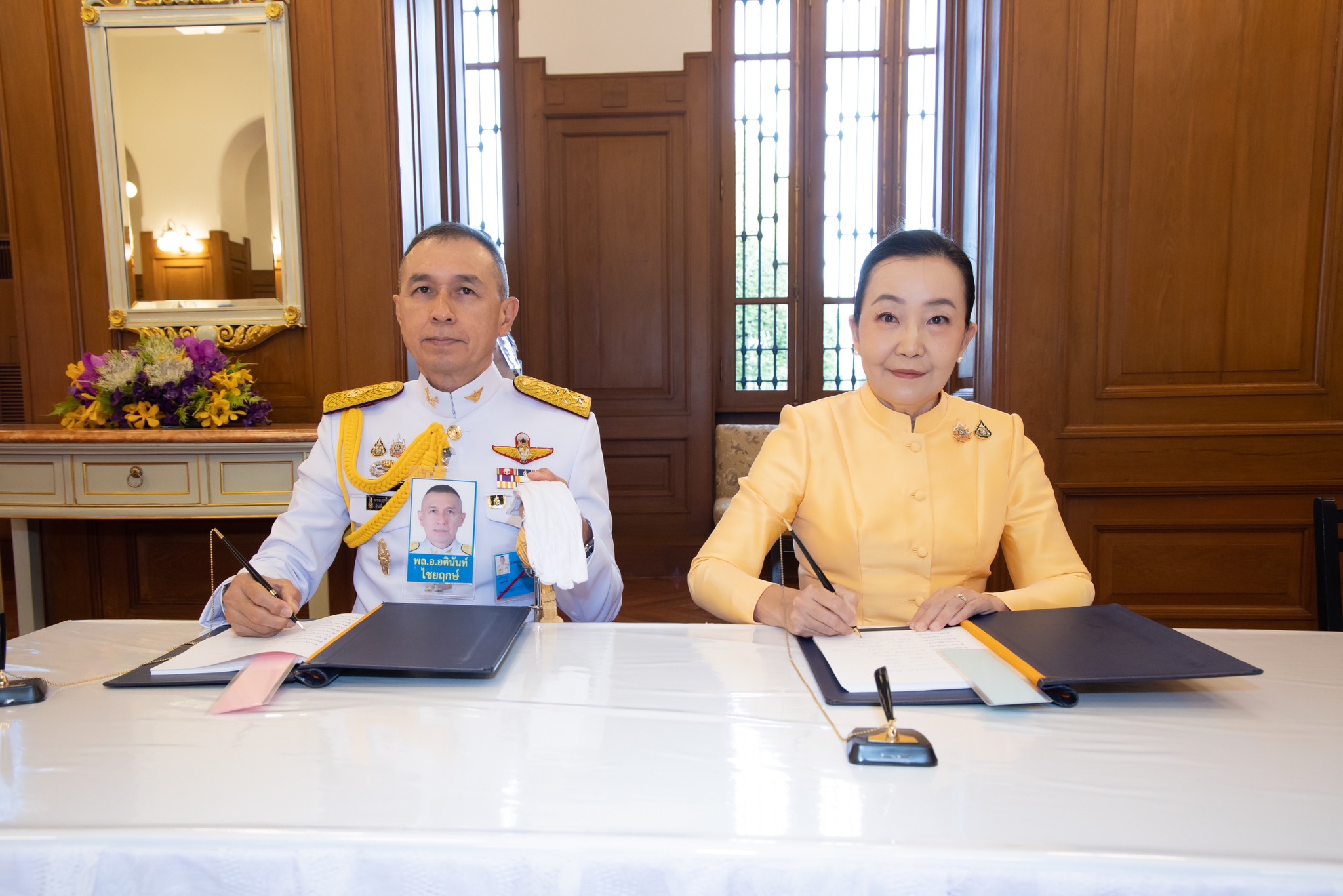 ๔๒ พิธีลงนามถวายพระพรชัยมงคล พระบาทสมเด็จพระเจ้าอยู่หัว และสมเด็จพระนางเจ้าฯ พระบรมราชินี เนื่องในโอกาสวันขึ้นปีใหม่ พุทธศักราช ๒๕๖๘