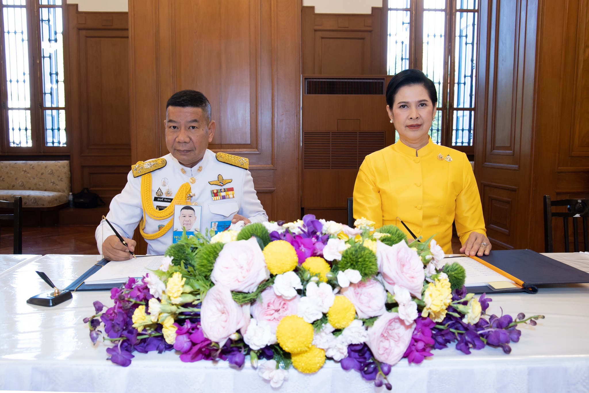 ๔๒ พิธีลงนามถวายพระพรชัยมงคล พระบาทสมเด็จพระเจ้าอยู่หัว และสมเด็จพระนางเจ้าฯ พระบรมราชินี เนื่องในโอกาสวันขึ้นปีใหม่ พุทธศักราช ๒๕๖๘