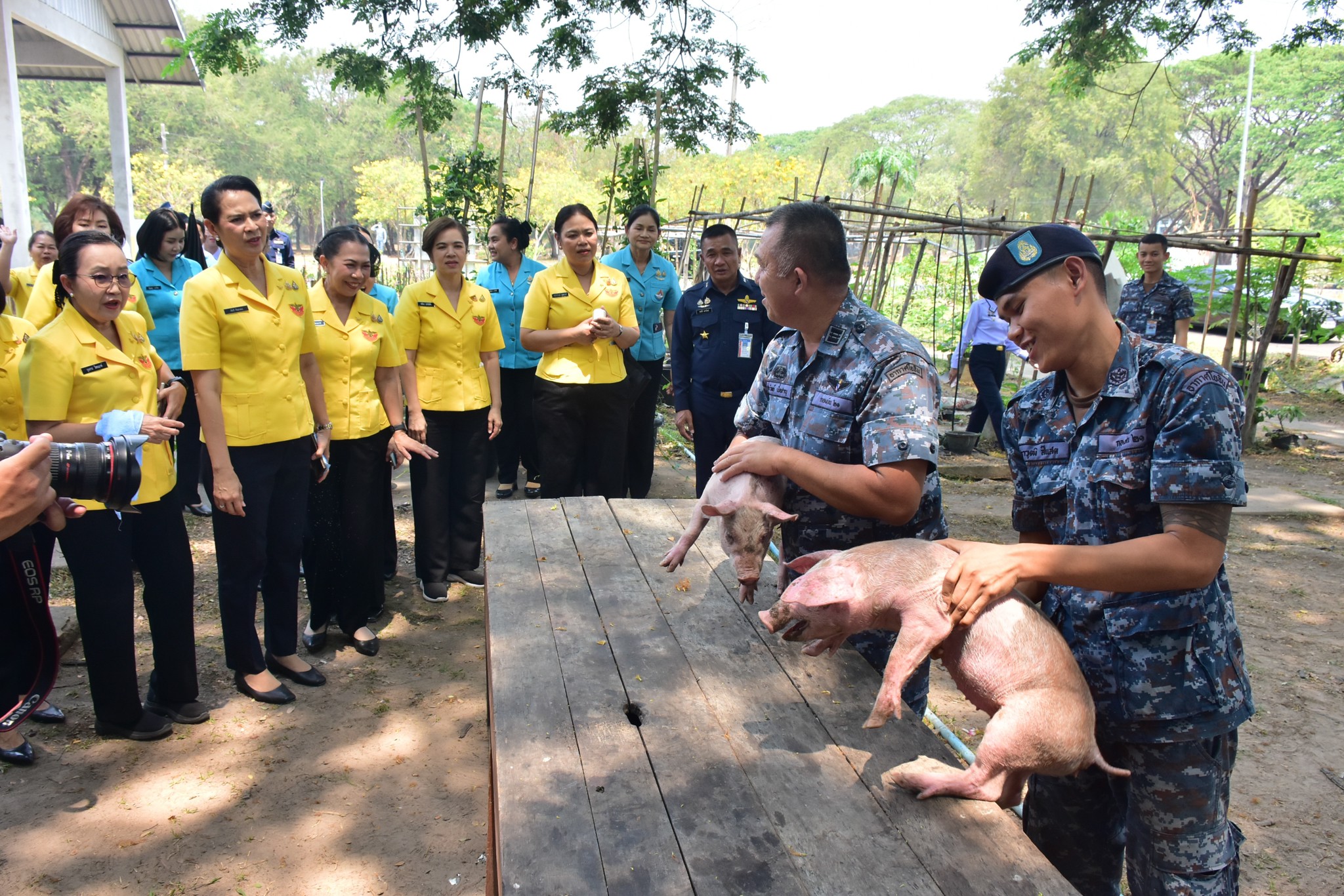 ๖๒ กิจกรรมเยี่ยมชมการดำเนินงานศูนย์การเรียนรู้ตามหลักปรัชญาเศรษฐกิจพอเพียง บน.๒๑ ของโครงการครอบครัวพอเพียง