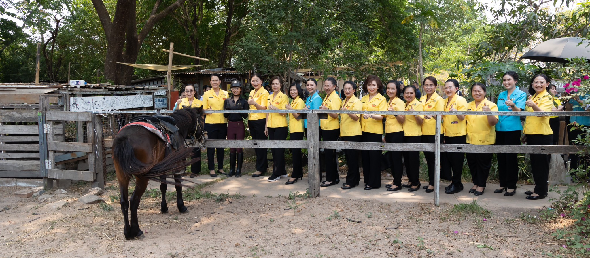 ๖๒ กิจกรรมเยี่ยมชมการดำเนินงานศูนย์การเรียนรู้ตามหลักปรัชญาเศรษฐกิจพอเพียง บน.๒๑ ของโครงการครอบครัวพอเพียง