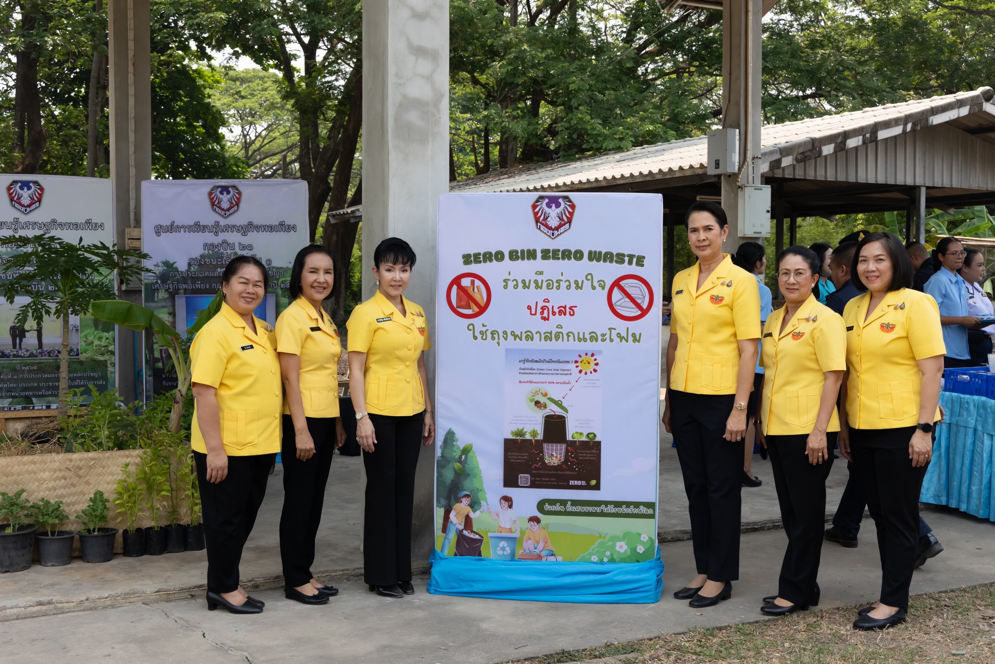 ๖๒ กิจกรรมเยี่ยมชมการดำเนินงานศูนย์การเรียนรู้ตามหลักปรัชญาเศรษฐกิจพอเพียง บน.๒๑ ของโครงการครอบครัวพอเพียง