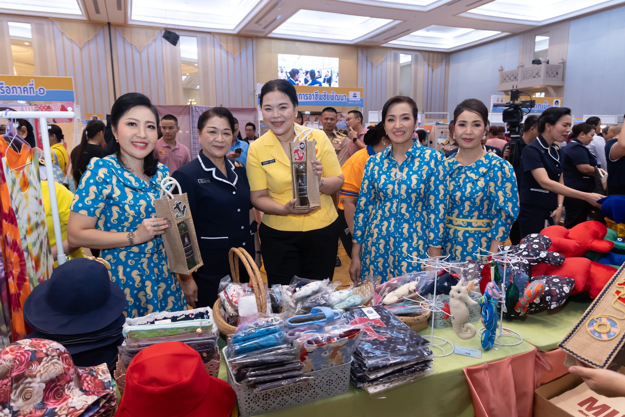๖๕ กิจกรรมส่งเสริมการตลาดสินค้าและผลิตภัณฑ์ของครอบครัวกำลังพลกองทัพเรือ