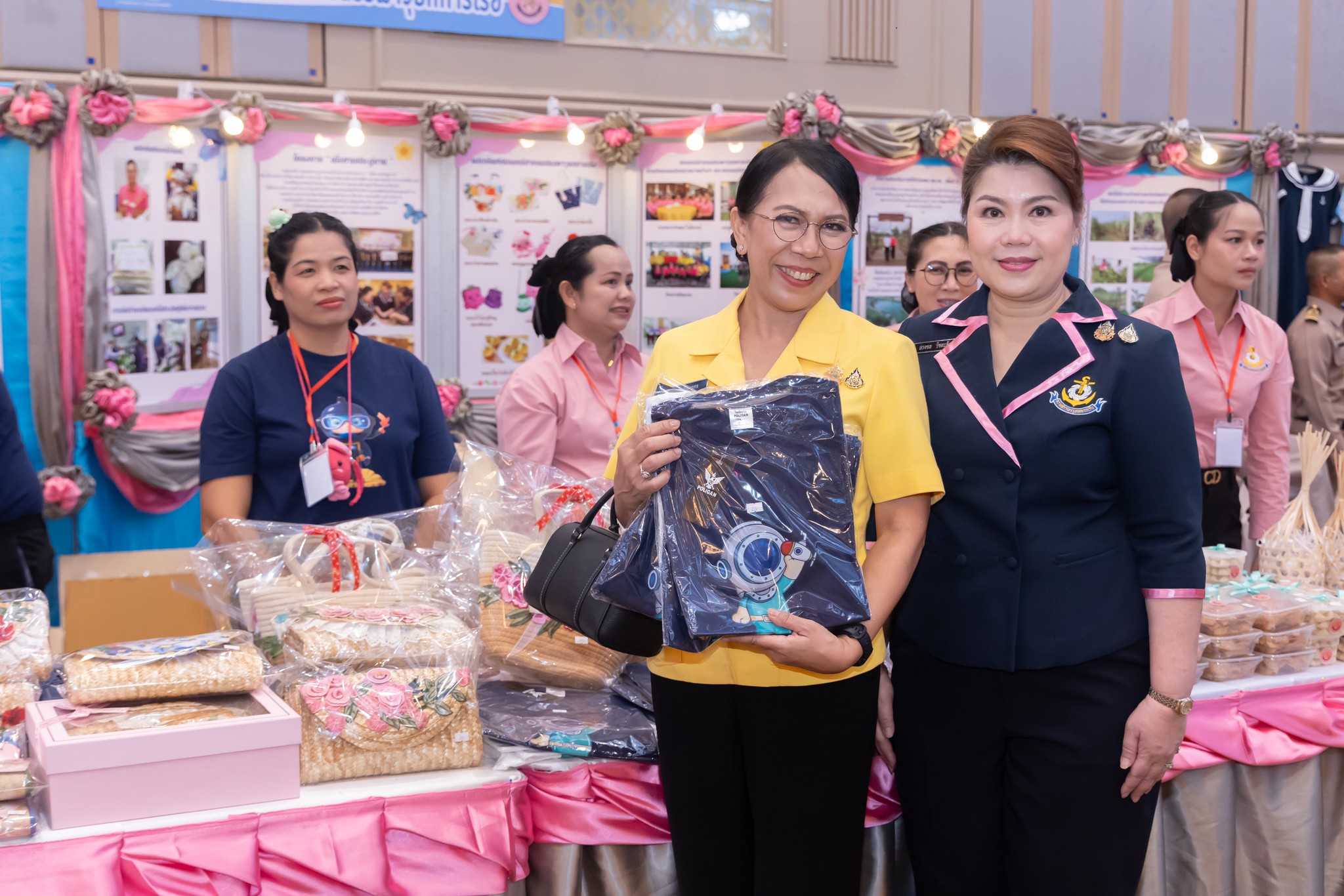 ๖๕ กิจกรรมส่งเสริมการตลาดสินค้าและผลิตภัณฑ์ของครอบครัวกำลังพลกองทัพเรือ