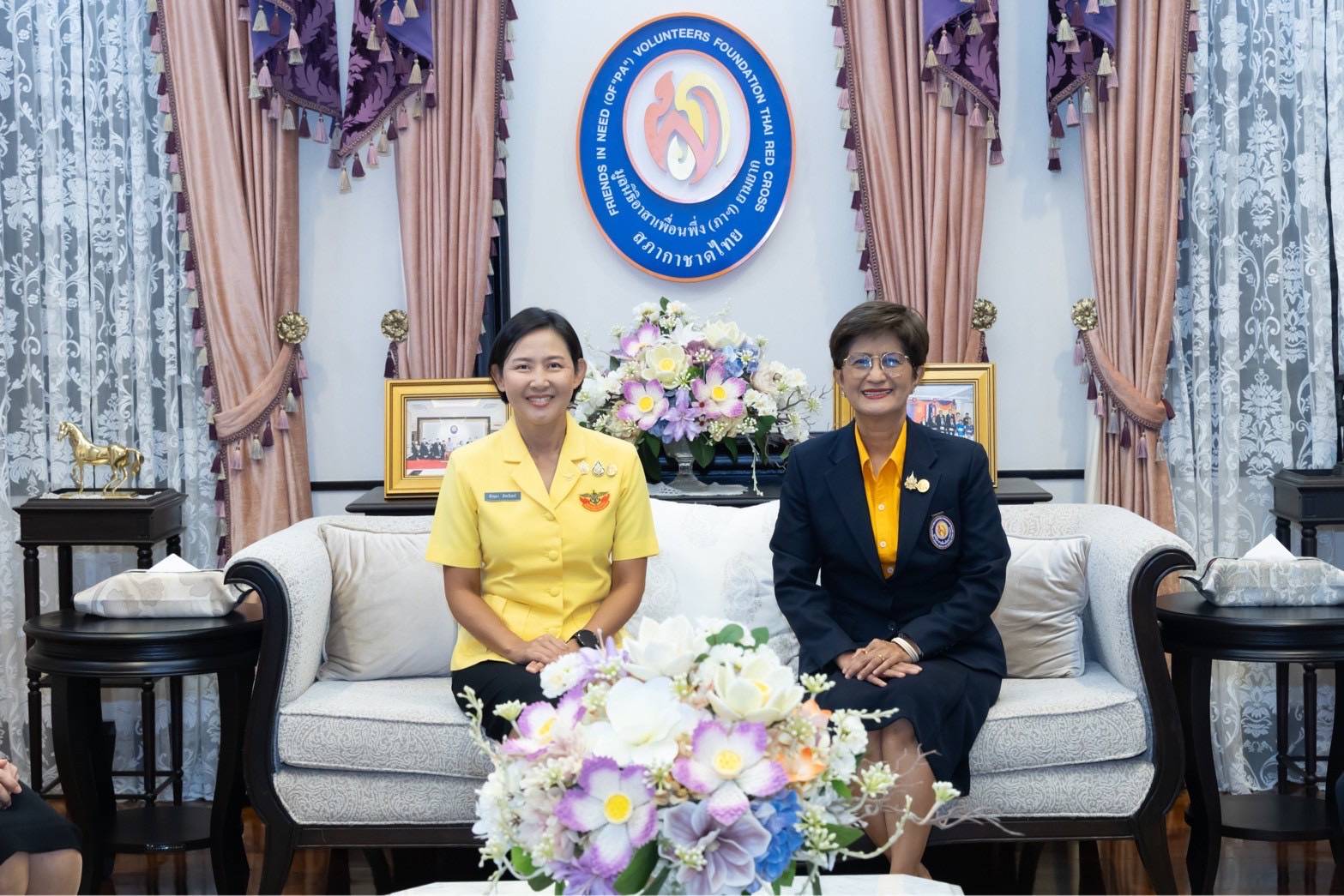 ๖๘ สมาคมภริยาข้าราชการสำนักงานปลัดกระทรวงกลาโหม มอบเงินรายได้จากการจำหน่ายสินค้าและผลิตภัณฑ์งานเพ...