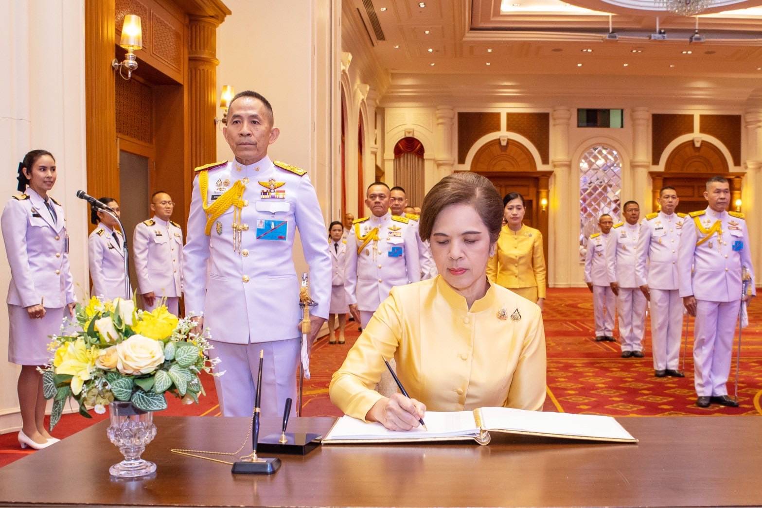 ๗๐ พิธีลงนามถวายพระพรชัยมงคล พระบาทสมเด็จพระเจ้าอยู่หัว เนื่องในโอกาสวันฉัตรมงคล (๔ พ.ค.๖๘)