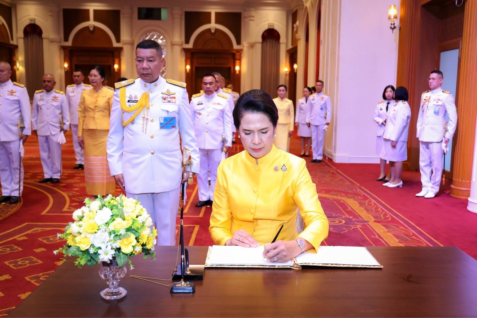 ๗๐ พิธีลงนามถวายพระพรชัยมงคล พระบาทสมเด็จพระเจ้าอยู่หัว เนื่องในโอกาสวันฉัตรมงคล (๔ พ.ค.๖๘)