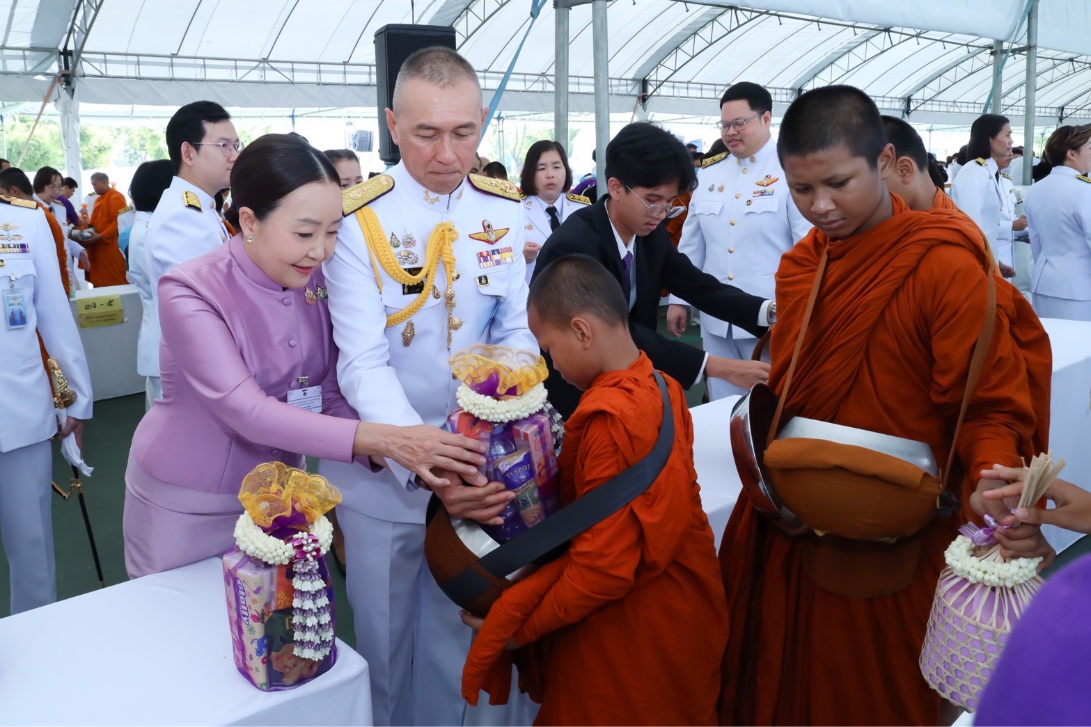 ๗๙ พิธีเจริญพระพุทธมนต์ และพิธีทำบุญตักบาตรถวายเป็นพระราชกุศล เนื่องในโอกาสวันเฉลิมพระชนมพรรษา สมเด็จพระนางเจ้าสุทิดา พัชรสุธาพิมลลักษณ พระบรมราชินี