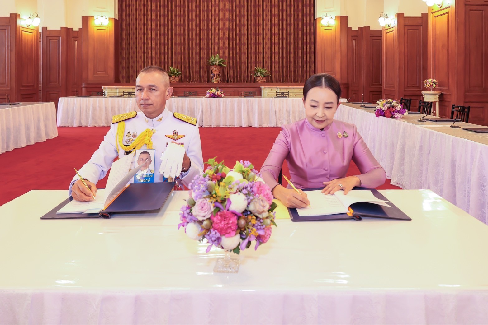 ๘๐ พิธีลงนามถวายพระพรชัยมงคล เนื่องในโอกาสวันเฉลิมพระชนมพรรษา สมเด็จพระนางเจ้าสุทิดา พัชรสุธาพิมลลักษณ พระบรมราชินี
