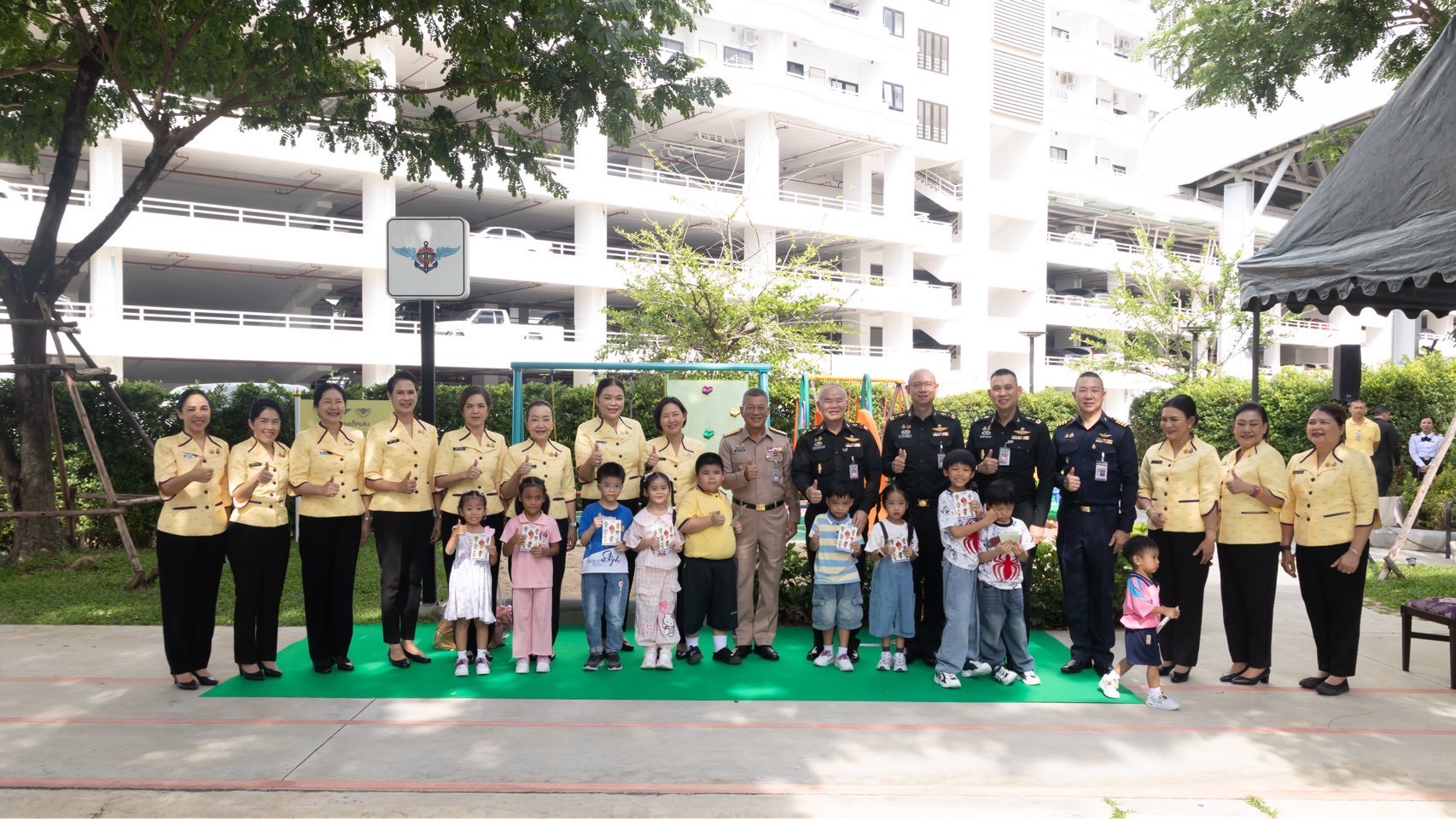 ๙๗ พิธีส่งมอบอุปกรณ์และเครื่องเล่นสนามเด็กเล่นประจำอาคารที่พักอาศัยสำนักงานปลัดกระทรวงกลาโหม (พื้นที่ศรีสมาน)