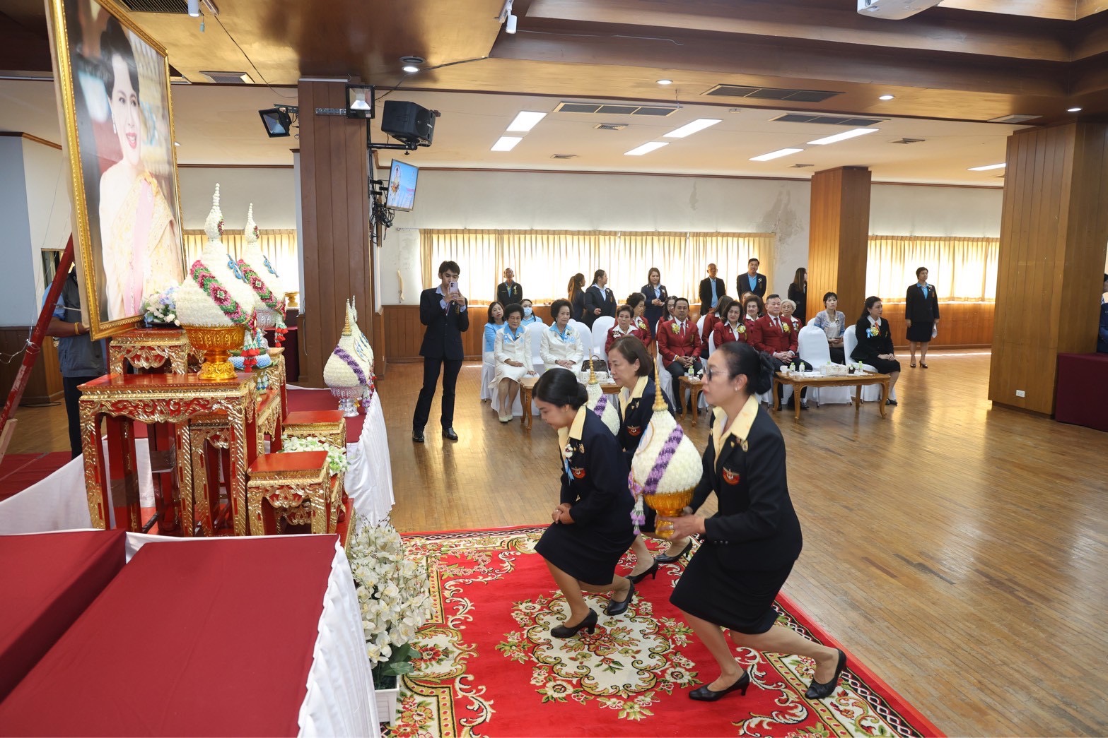 ๙๘ พิธีถวายพานพุ่มราชสักการะ แด่สมเด็จพระนางเจ้าสิริกิติ์ พระบรมราชินีนาถ พระบรมราชชนนีพันปีหลวง ในโอกาสสัปดาห์วันแม่แห่งชาติ งานวันแม่แห่งชาติ ประจำปี ๒๕๖๘