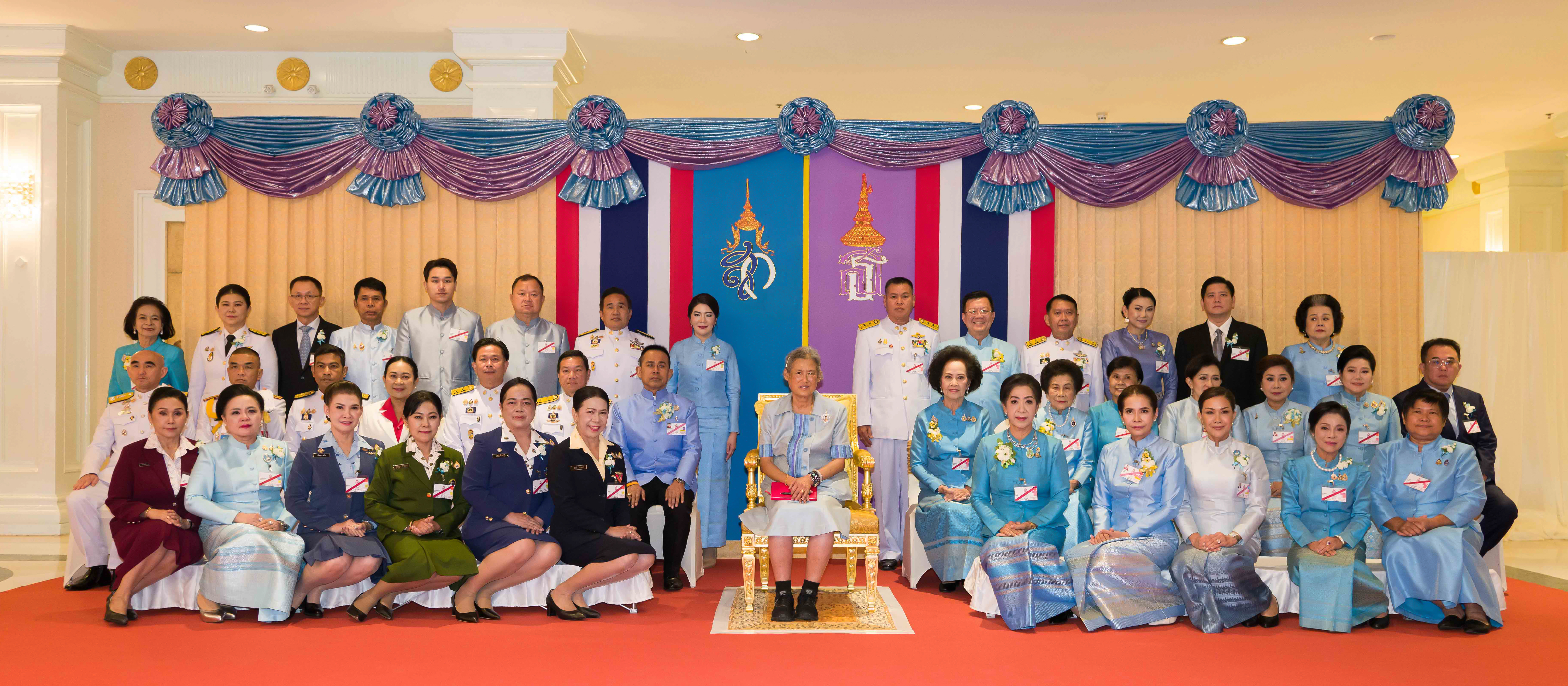 ๑๐๗ การเข้าเฝ้าฯ สมเด็จพระกนิษฐาธิราชเจ้า กรมสมเด็จพระเทพรัตนราชสุดาฯ สยามบรมราชกุมารี เพื่อรับพระราชทานโล่เกียรติคุณผู้สนับสนุนการจัดงานวันแม่แห่งชาติ ประจำปี ๒๕๖๘