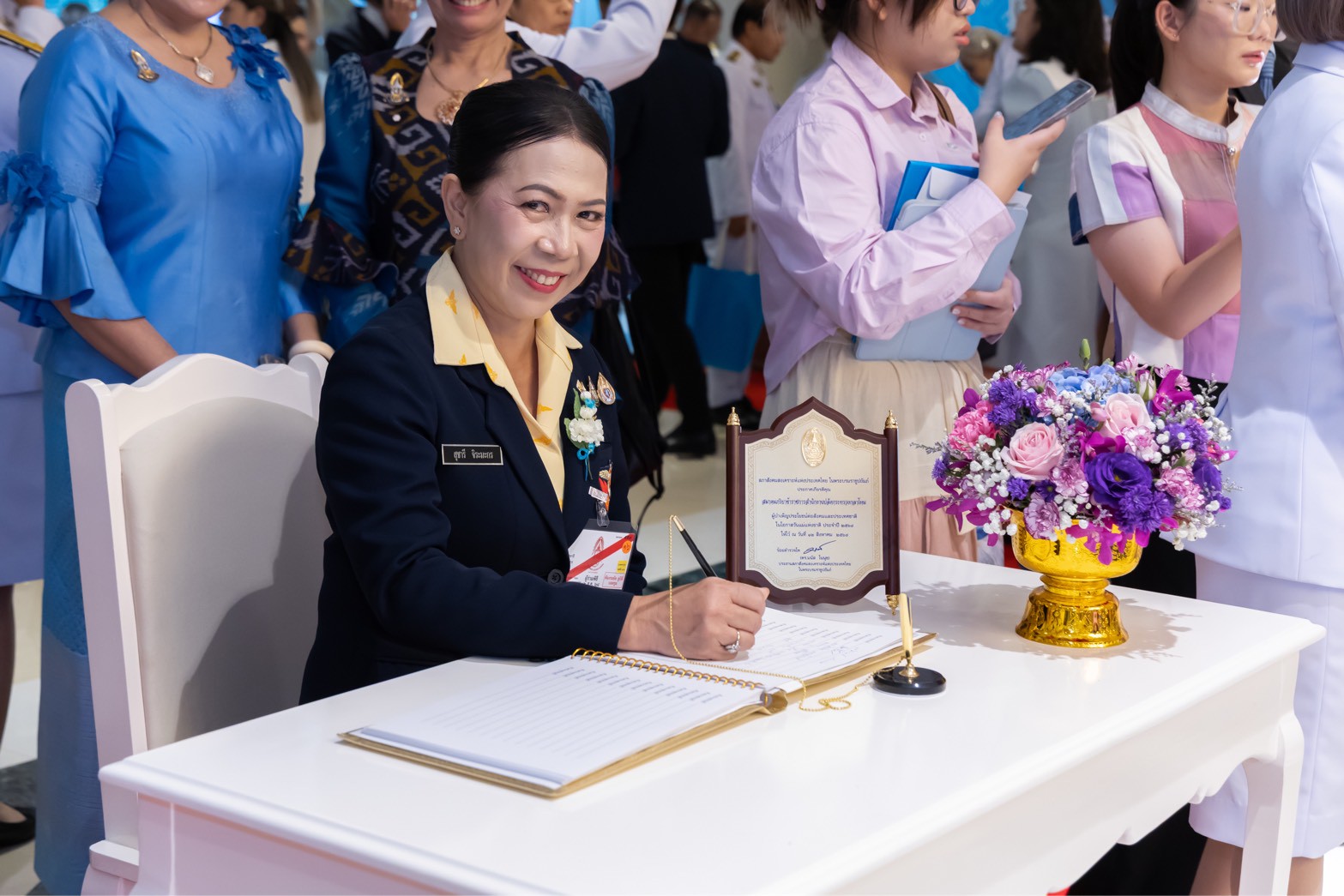 ๑๐๗ การเข้าเฝ้าฯ สมเด็จพระกนิษฐาธิราชเจ้า กรมสมเด็จพระเทพรัตนราชสุดาฯ สยามบรมราชกุมารี เพื่อรับพระราชทานโล่เกียรติคุณผู้สนับสนุนการจัดงานวันแม่แห่งชาติ ประจำปี ๒๕๖๘