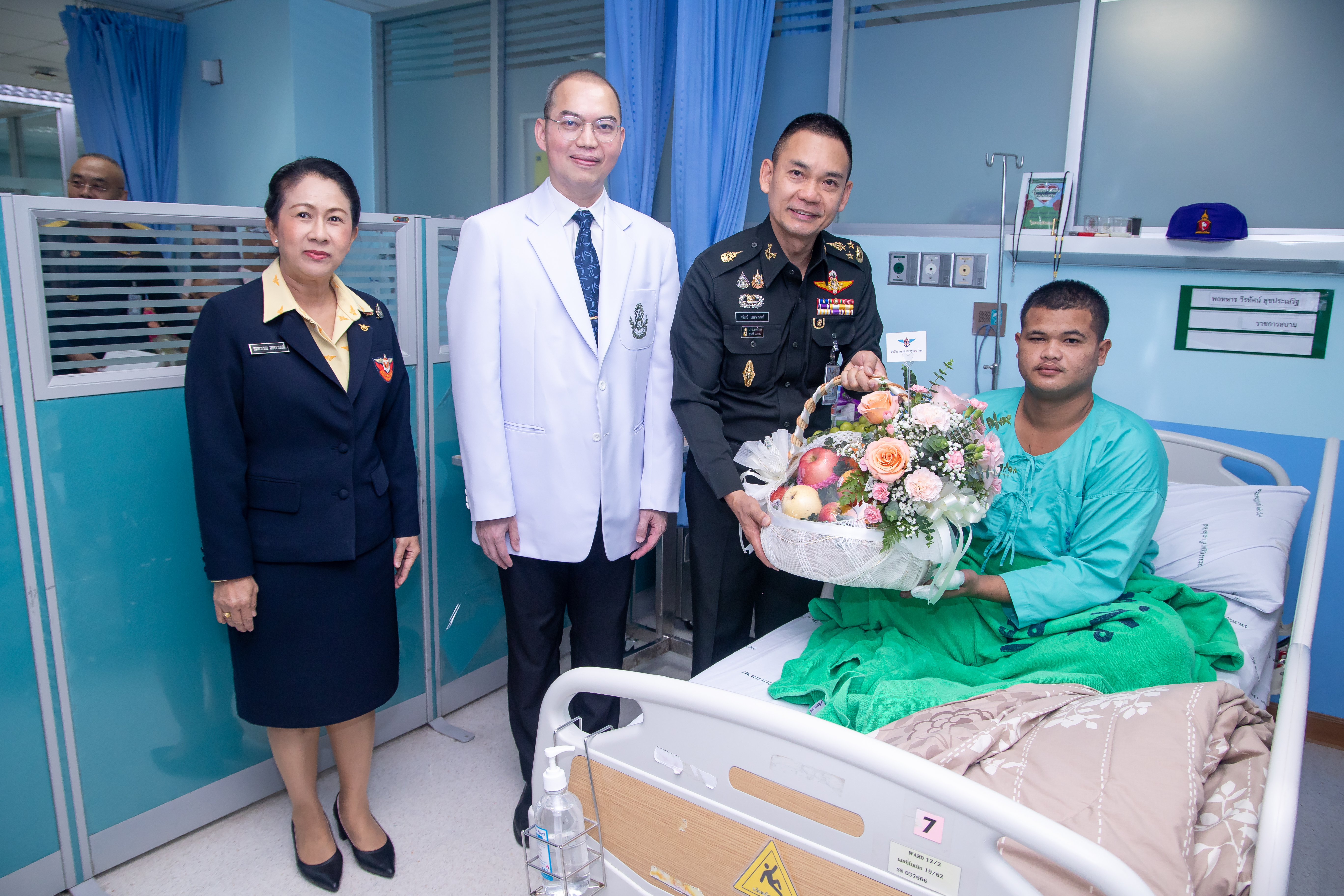 ๐๒ กิจกรรมเยี่ยมบำรุงขวัญกำลังพลที่ได้รับบาดเจ็บจากสถานการณ์กรณีพิพาทชายแดนไทย - กัมพูชา