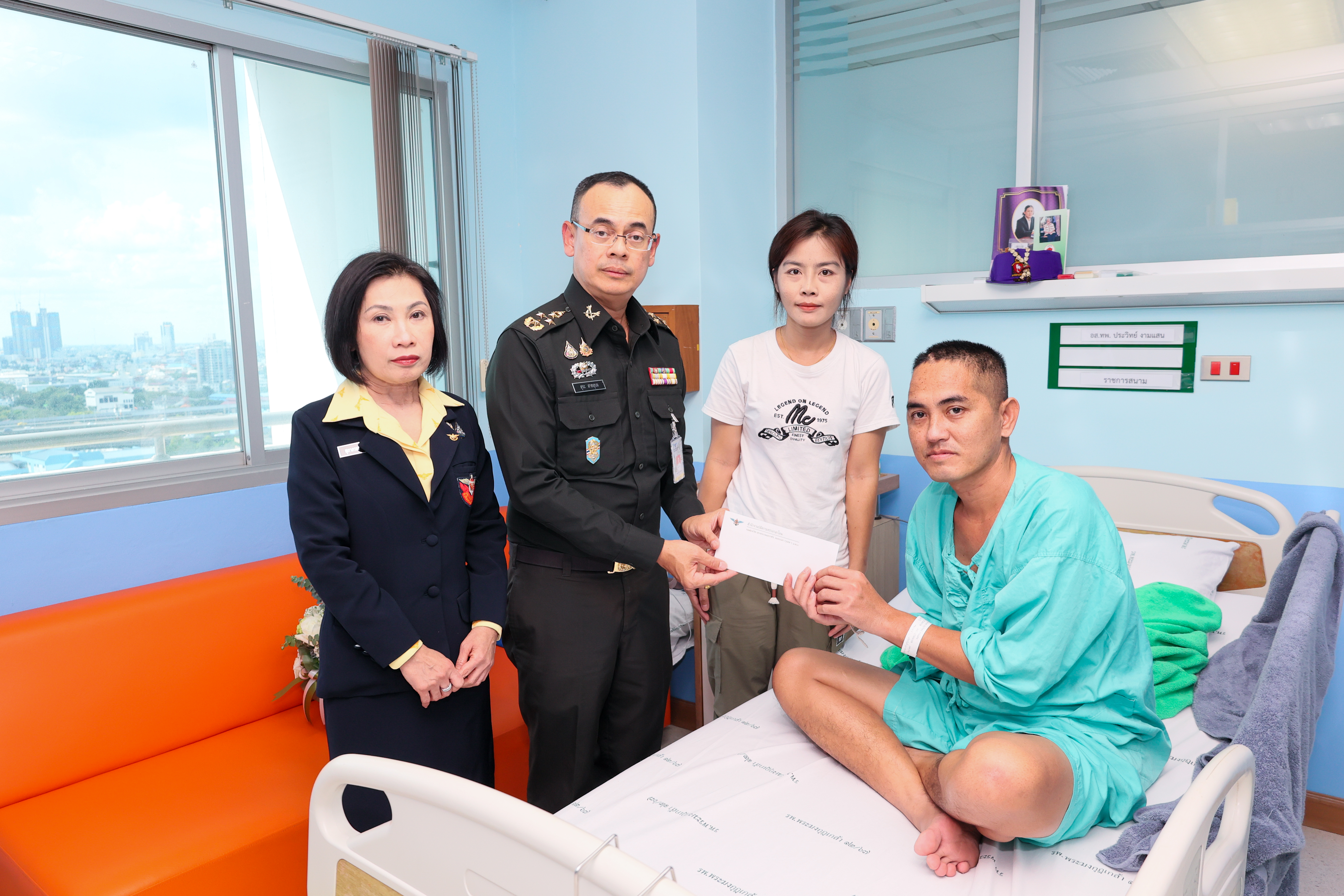 ๐๒ กิจกรรมเยี่ยมบำรุงขวัญกำลังพลที่ได้รับบาดเจ็บจากสถานการณ์กรณีพิพาทชายแดนไทย - กัมพูชา