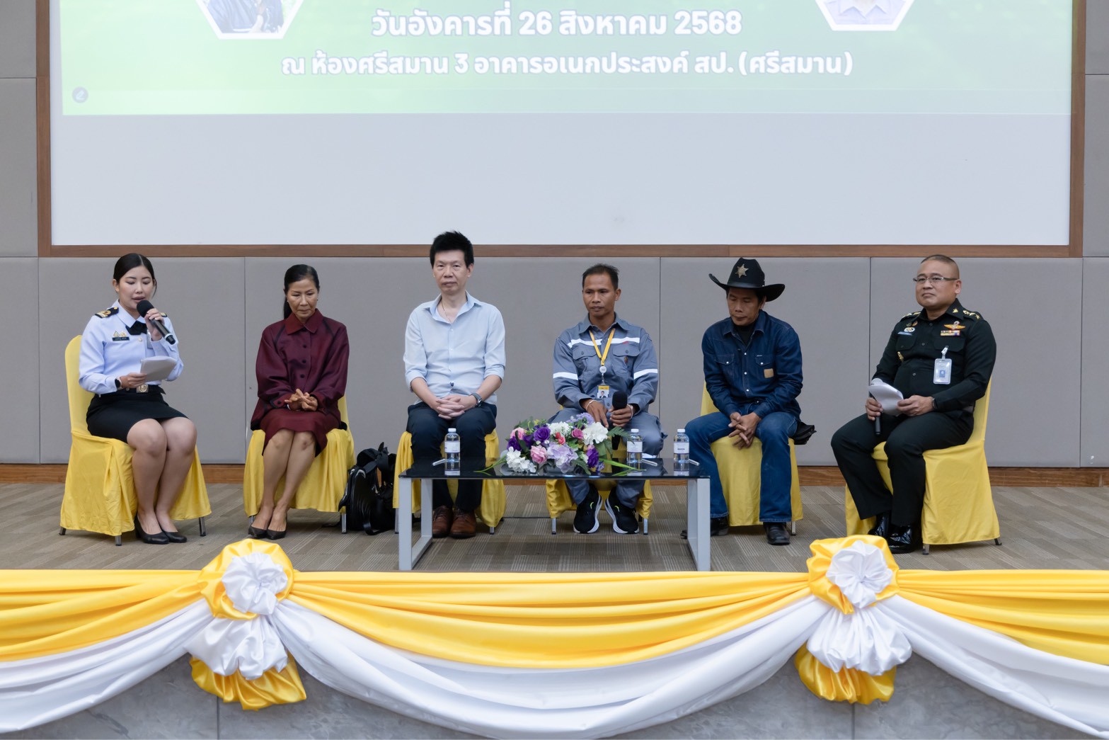 ๑๑๐ กิจกรรมการเสวนาและการบรรยายเชิงวิชาการ เรื่อง เทคโนโลยีการเกษตรอัจฉริยะ และกิจกรรมตลาดนัดพอเพียง โดยโครงการครอบครัวพอเพียง สคภ.สป.