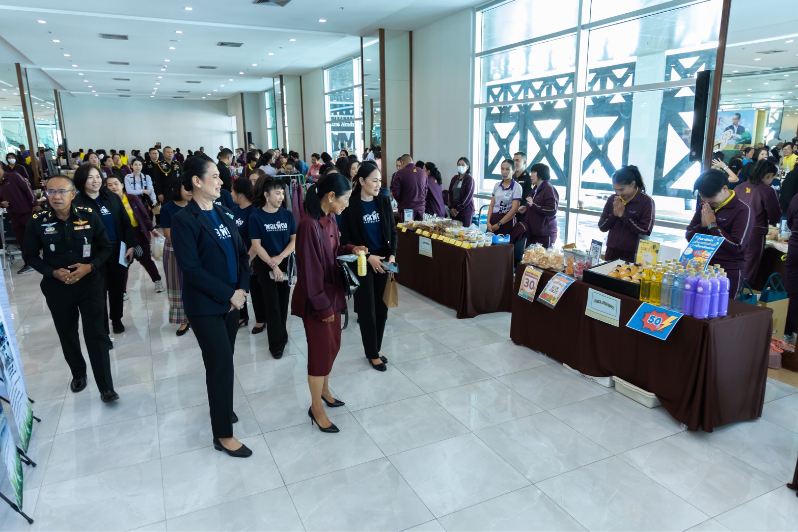 ๑๑๐ กิจกรรมการเสวนาและการบรรยายเชิงวิชาการ เรื่อง เทคโนโลยีการเกษตรอัจฉริยะ และกิจกรรมตลาดนัดพอเพียง โดยโครงการครอบครัวพอเพียง สคภ.สป.