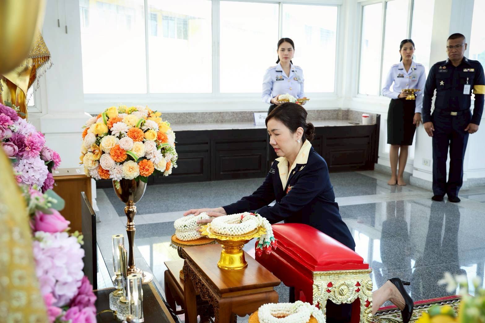๐๖ พิธีสักการะสิ่งศักดิ์สิทธิ์ เนื่องในโอกาสเข้ารับตำแหน่งใหม่ของคณะกรรมการบริหารสมาคมภริยาข้าราชการสำนักงานปลัดกระทรวงกลาโหม ประจำปีงบประมาณ พ.ศ.๒๕๖๙