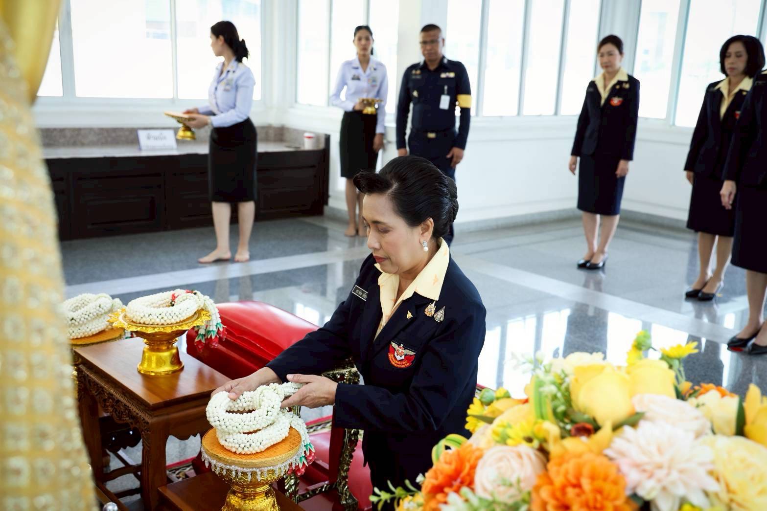 ๐๖ พิธีสักการะสิ่งศักดิ์สิทธิ์ เนื่องในโอกาสเข้ารับตำแหน่งใหม่ของคณะกรรมการบริหารสมาคมภริยาข้าราชการสำนักงานปลัดกระทรวงกลาโหม ประจำปีงบประมาณ พ.ศ.๒๕๖๙