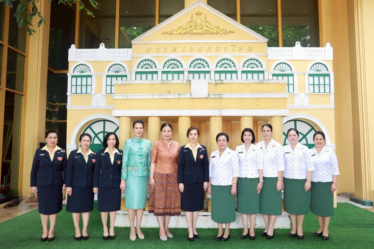 ๐๘ นายกสมาคมแม่บ้านองค์การสงเคราะห์ทหารผ่านศึก เข้าพบนายกสมาคมภริยาข้าราชการสำนักงานปลัดกระทรวงกลาโหม เพื่อแสดงความยินดีในโอกาสเข้ารับตำแหน่ง
