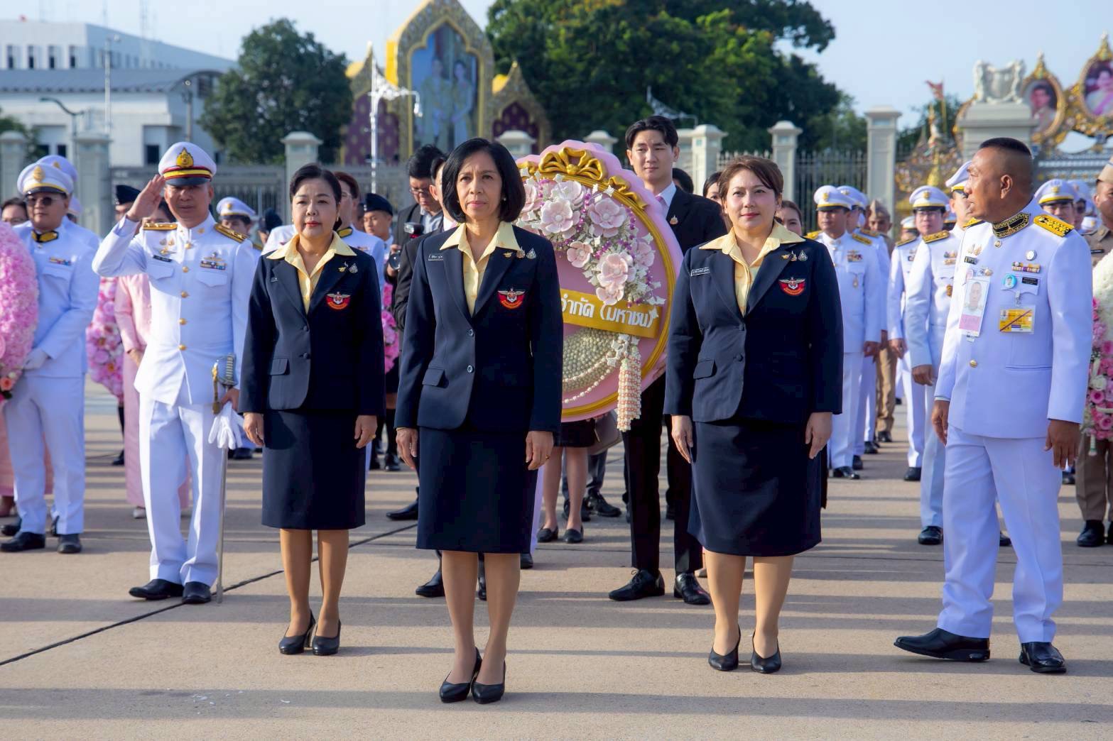 ๐๙ พิธีวางพวงมาลาถวายราชสักการะพระบรมราชานุสรณ์ พระบาทสมเด็จพระจุลจอมเกล้าเจ้าอยู่หัว เนื่องในวันปิยมหาราช