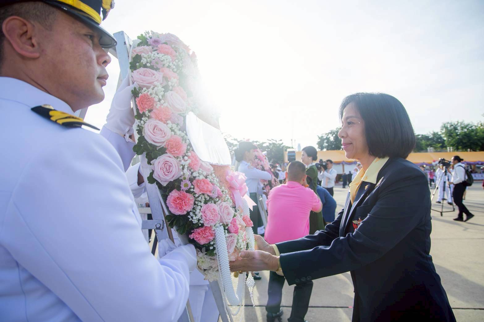 ๐๙ พิธีวางพวงมาลาถวายราชสักการะพระบรมราชานุสรณ์ พระบาทสมเด็จพระจุลจอมเกล้าเจ้าอยู่หัว เนื่องในวันปิยมหาราช
