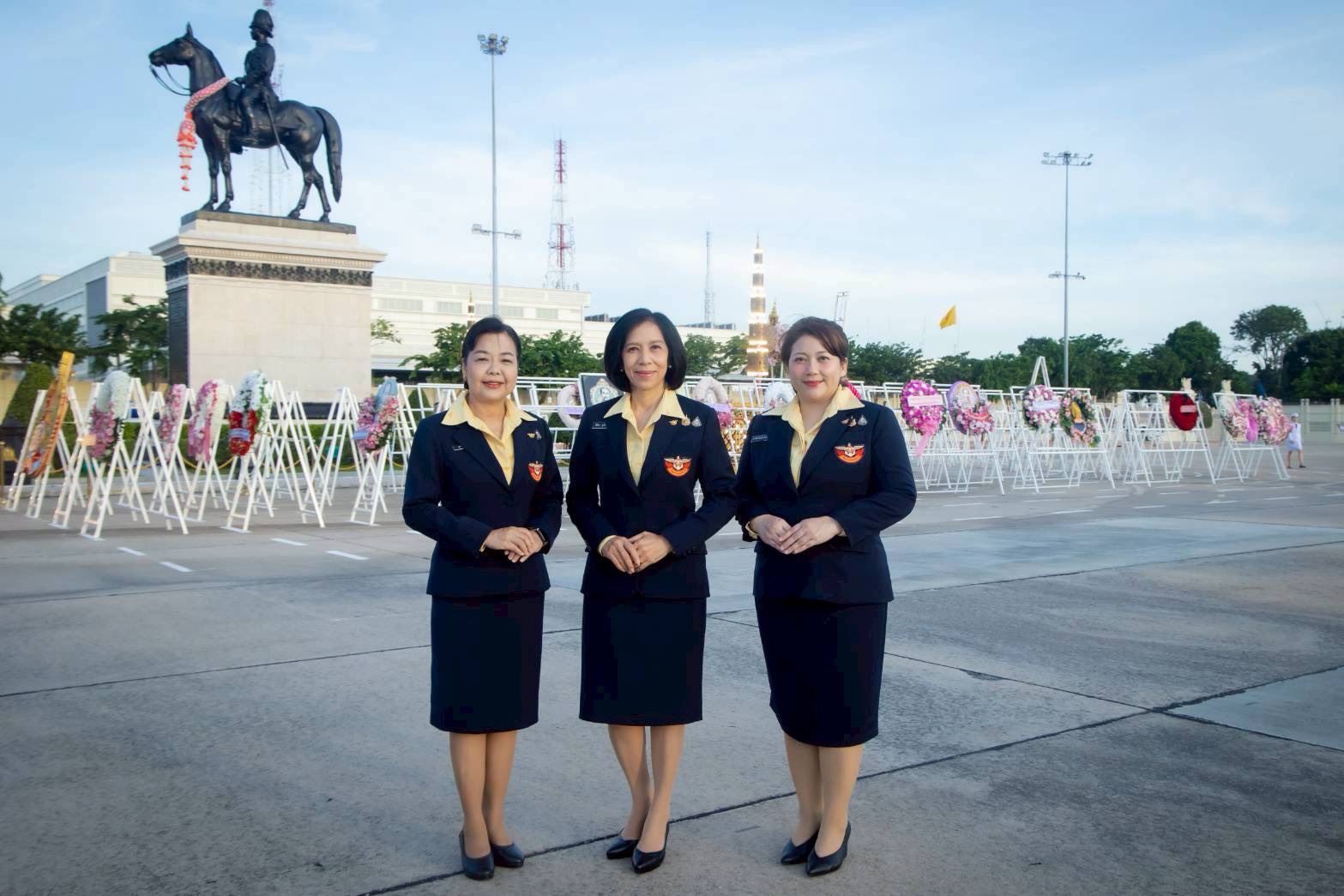 ๐๙ พิธีวางพวงมาลาถวายราชสักการะพระบรมราชานุสรณ์ พระบาทสมเด็จพระจุลจอมเกล้าเจ้าอยู่หัว เนื่องในวันปิยมหาราช
