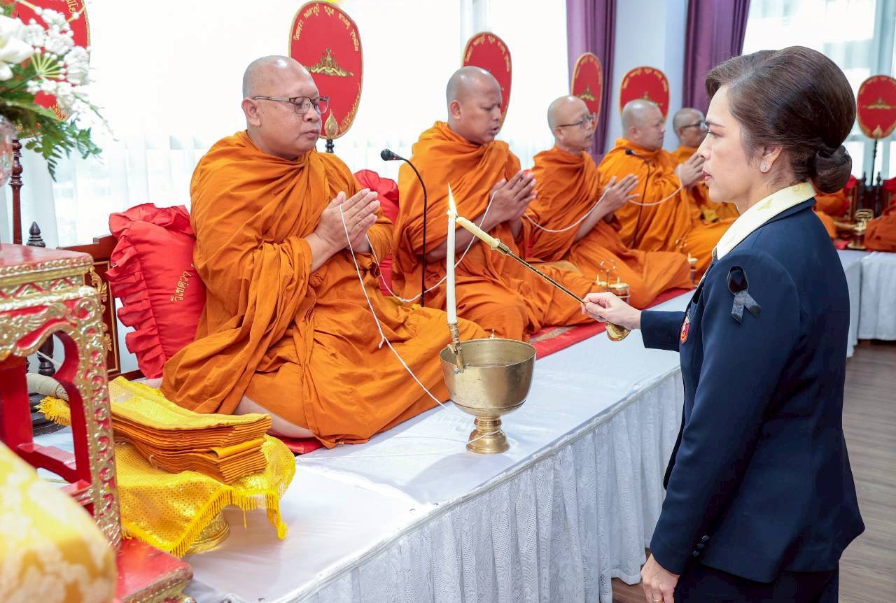 ๑๓ พิธีบำเพ็ญกุศลและแสดงความอาลัยถวายเป็นพระราชกุศลเแด่สมเด็จพระนางเจ้าสิริกิติ์ พระบรมราชินีนาถ พระบรมราชชนนีพันปีหลวง ในวาระครบ ๑๕ วัน “ปัณรสมวาร”