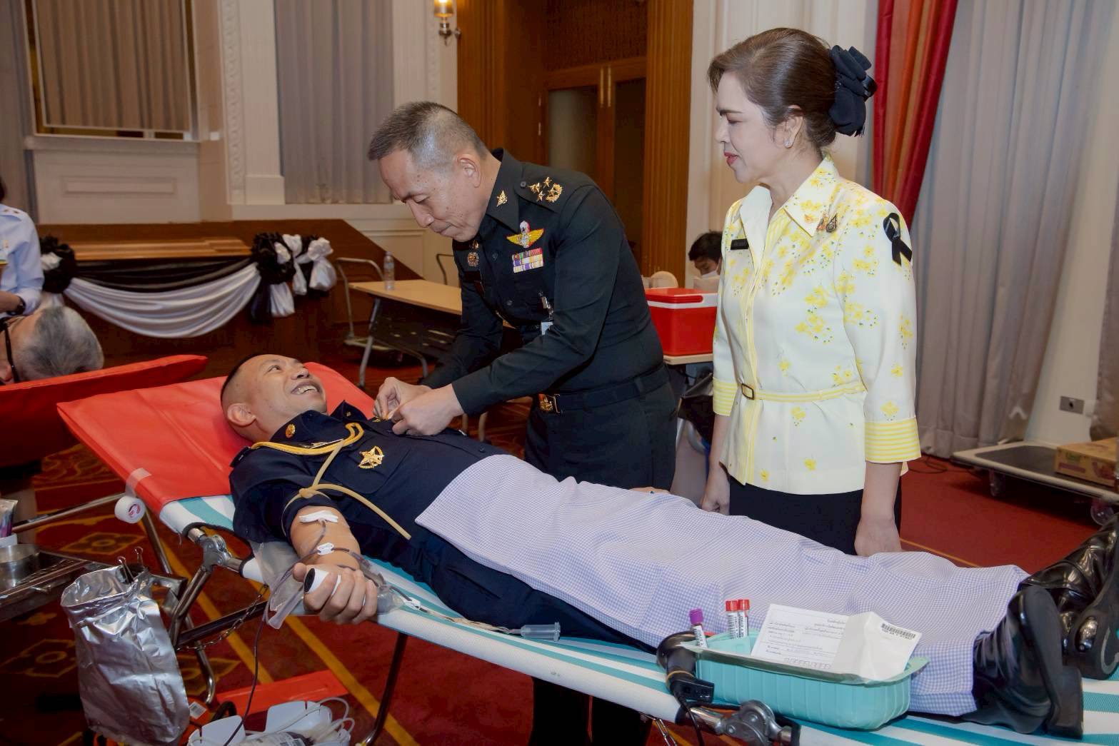 ๑๖ กิจกรรมบริจาคโลหิตถวายเป็นพระราชกุศลเนื่องในวันคล้ายวันพระบรมราชสมภพ พระบาทสมเด็จพระบรมชนกาธิเบศร มหาภูมิพลอดุลยเดชมหาราชบรมนาถบพิตร (๕ ธ.ค.๖๘) และน้อมรำลึกในพระมหากรุณาธิคุณ สมเด็จพระนางเจ้าสิริกิติ์ พระบรมราชินีนาถ พระบรมราชชนนีพันปีหลวง