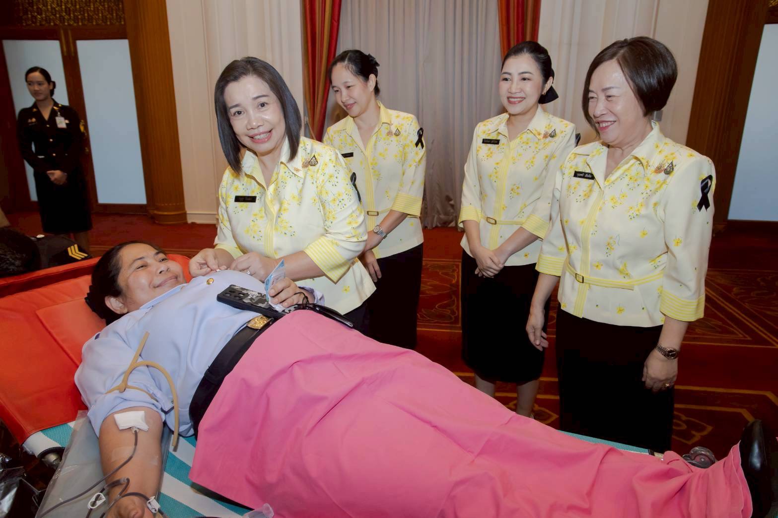 ๑๖ กิจกรรมบริจาคโลหิตถวายเป็นพระราชกุศลเนื่องในวันคล้ายวันพระบรมราชสมภพ พระบาทสมเด็จพระบรมชนกาธิเบศร มหาภูมิพลอดุลยเดชมหาราชบรมนาถบพิตร (๕ ธ.ค.๖๘) และน้อมรำลึกในพระมหากรุณาธิคุณ สมเด็จพระนางเจ้าสิริกิติ์ พระบรมราชินีนาถ พระบรมราชชนนีพันปีหลวง