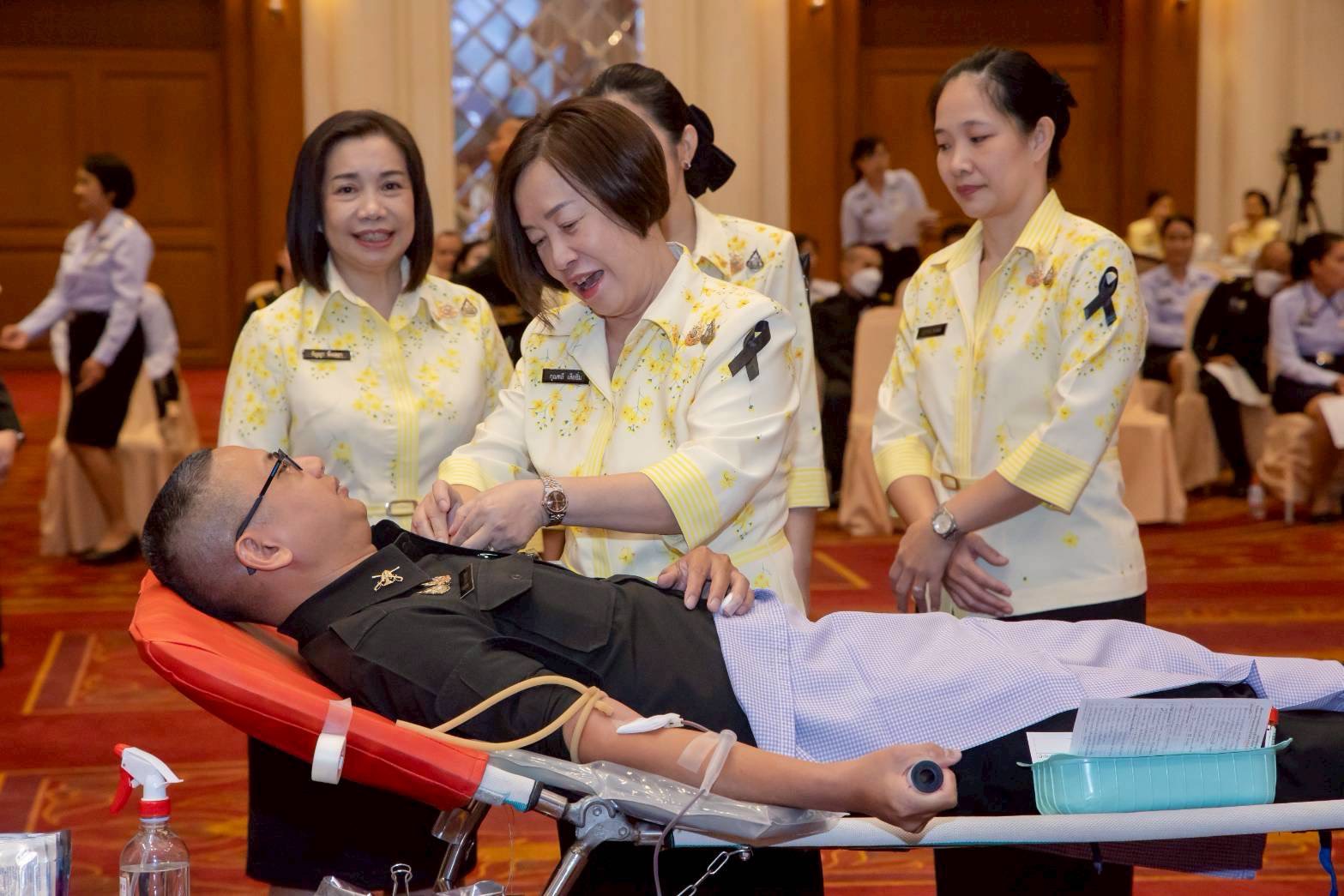 ๑๖ กิจกรรมบริจาคโลหิตถวายเป็นพระราชกุศลเนื่องในวันคล้ายวันพระบรมราชสมภพ พระบาทสมเด็จพระบรมชนกาธิเบศร มหาภูมิพลอดุลยเดชมหาราชบรมนาถบพิตร (๕ ธ.ค.๖๘) และน้อมรำลึกในพระมหากรุณาธิคุณ สมเด็จพระนางเจ้าสิริกิติ์ พระบรมราชินีนาถ พระบรมราชชนนีพันปีหลวง