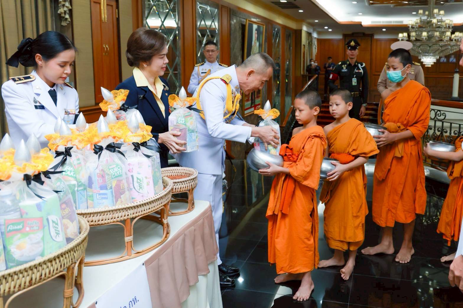 ๑๗ การจัดกิจกรรมเฉลิมพระเกียรติพระบาทสมเด็จพระมงกุฎเกล้าเจ้าอยู่หัว เนื่องในโอกาสวันคล้ายวันสวรรคตครบ ๑๐๐ ปี และกิจกรรมเฉลิมพระเกียรติสมเด็จพระเจ้าบรมวงศ์เธอ เจ้าฟ้าเพชรรัตนราชสุดา สิริโสภาพัณณวดี เนื่องในโอกาสวันคล้ายวันประสูติครบ ๑๐๐ ปี