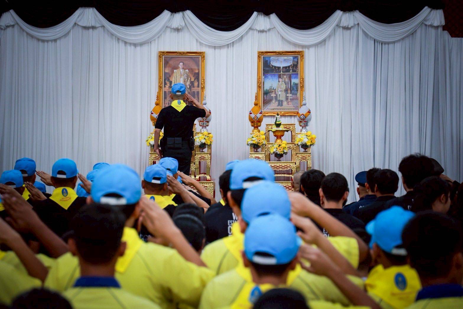 ๒๑ สมาคมภริยาข้าราชการสำนักงานปลัดกระทรวงกลาโหม ร่วมกิจกรรมจิตอาสาพระราชทาน เนื่องในวันคล้ายวันพระบรมราชสมภพพระบาทสมเด็จพระบรมชนกาธิเบศร มหาภูมิพลอดุลยเดชมหาราช บรมนาถบพิตร (๕ ธ.ค.๖๘)