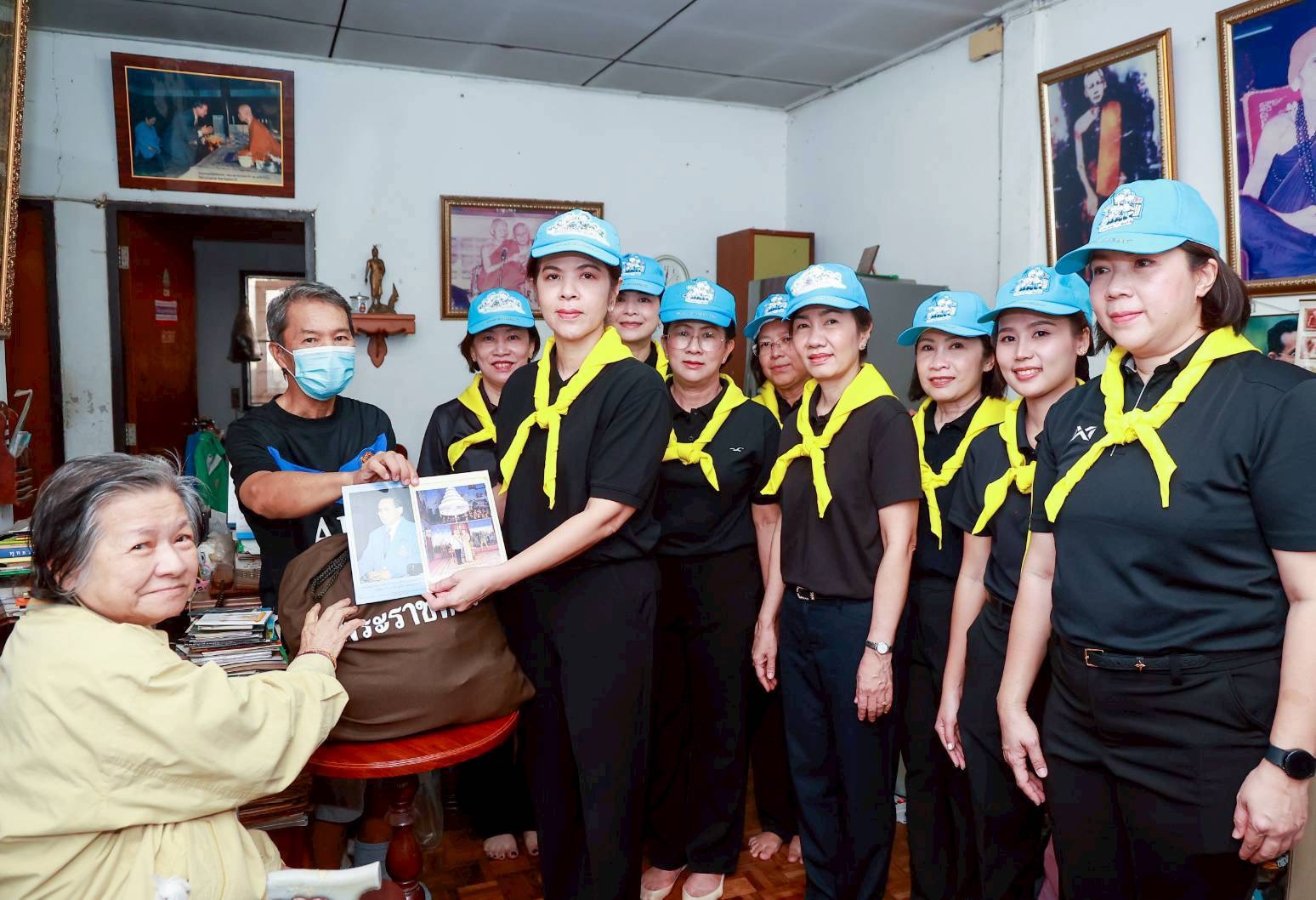 ๒๑ สมาคมภริยาข้าราชการสำนักงานปลัดกระทรวงกลาโหม ร่วมกิจกรรมจิตอาสาพระราชทาน เนื่องในวันคล้ายวันพระบรมราชสมภพพระบาทสมเด็จพระบรมชนกาธิเบศร มหาภูมิพลอดุลยเดชมหาราช บรมนาถบพิตร (๕ ธ.ค.๖๘)