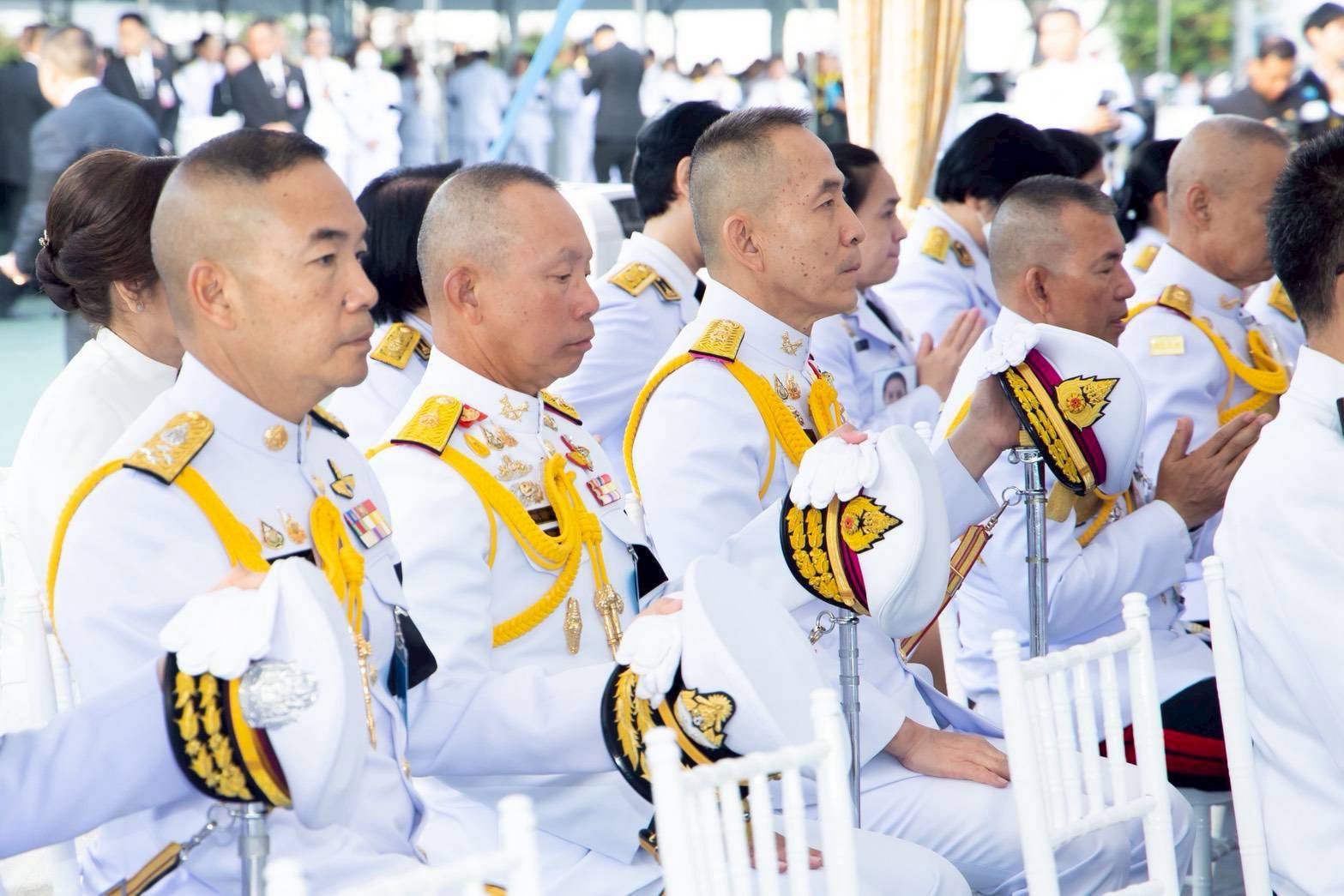 ๒๓ พิธีเจริญพระพุทธมนต์ และทำบุญตักบาตรถวายเป็นพระราชกุศล เนื่องในวันคล้ายวันพระบรมราชสมภพ พระบาทสมเด็จพระบรมชนกาธิเบศร มหาภูมิพลอดุลยเดชมหาราช บรมนาถบพิตร วันขาติ และวันพ่อแห่งชาติ (๕ ธ.ค.๖๘)