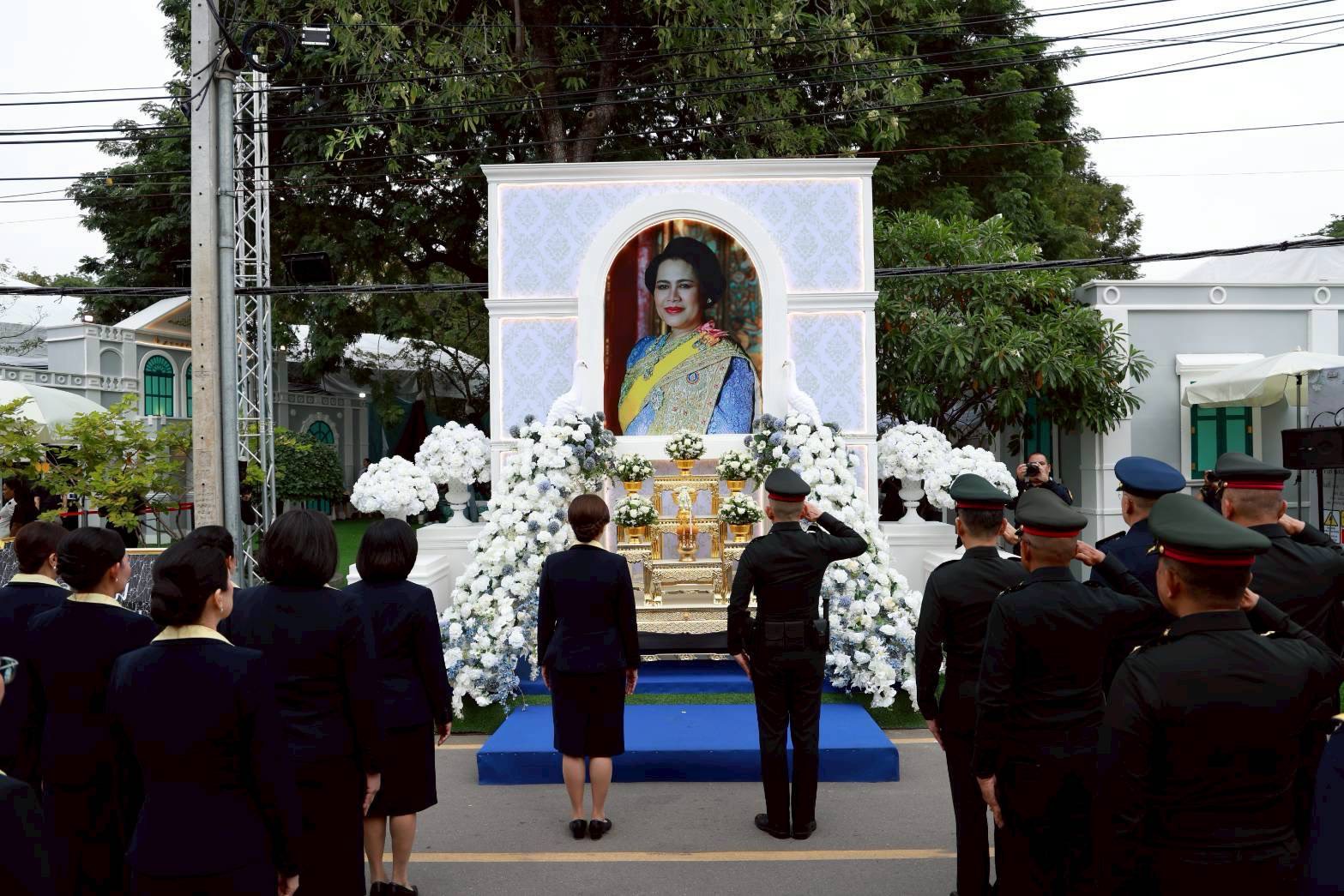 ๒๗ พิธีถวายความอาลัยเบื้องหน้าพระฉายาลักษณ์สมเด็จพระนางเจ้าสิริกิติ์ พระบรมราชินีนาถ พระบรมราชชนนีพันปีหลวง งานกาชาด ประจำปี ๒๕๖๘