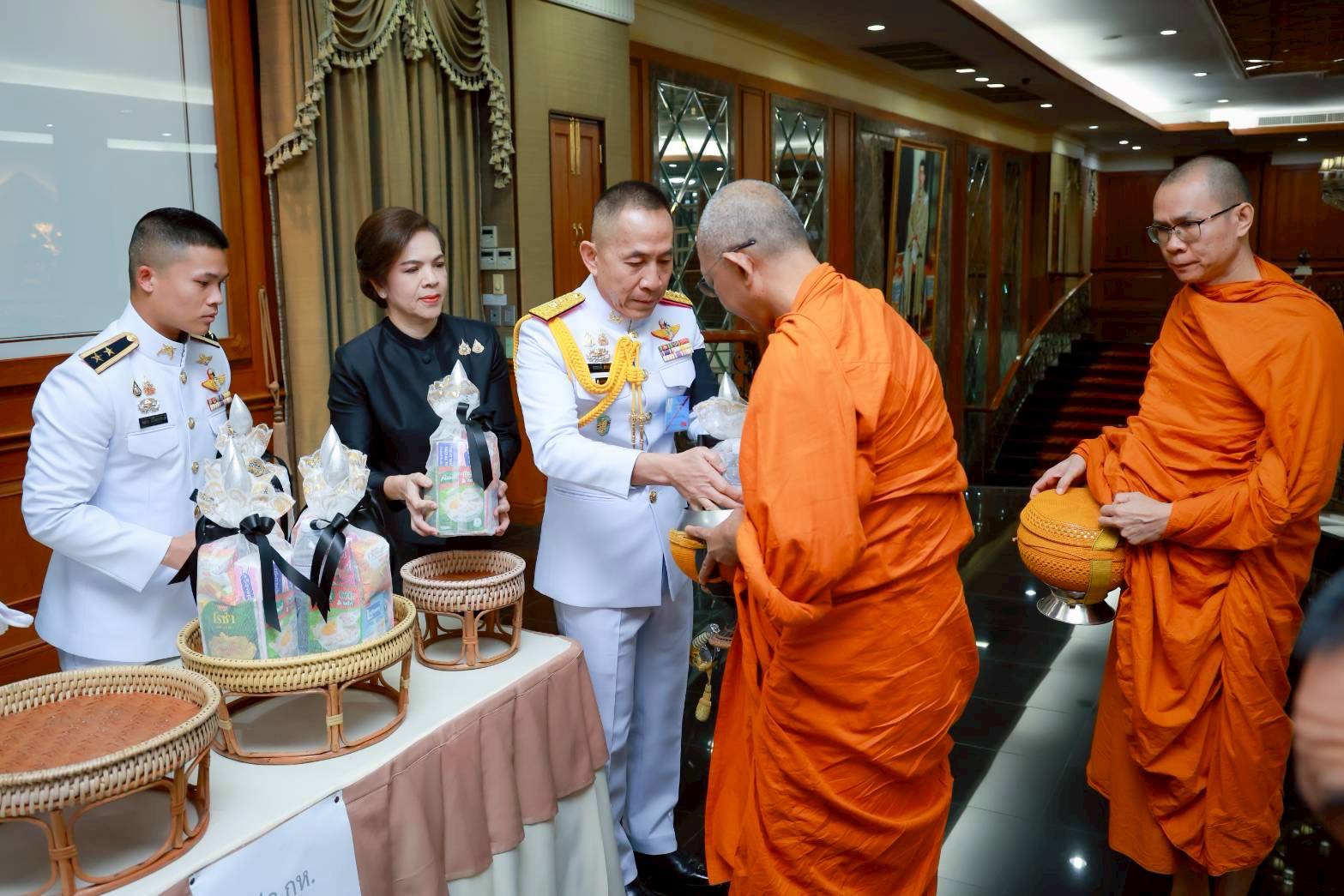 ๒๘ พิธีบำเพ็ญกุศลปัญญาสมวาร เพื่อถวายเป็นพระราชกุศลแด่สมเด็จพระนางเจ้าสิริกิติ์ พระบรมราชินีนาถ พระบรมราชชนนีพันปีหลวง ในวาระครบ ๕๐ วัน แห่งการสวรรคต