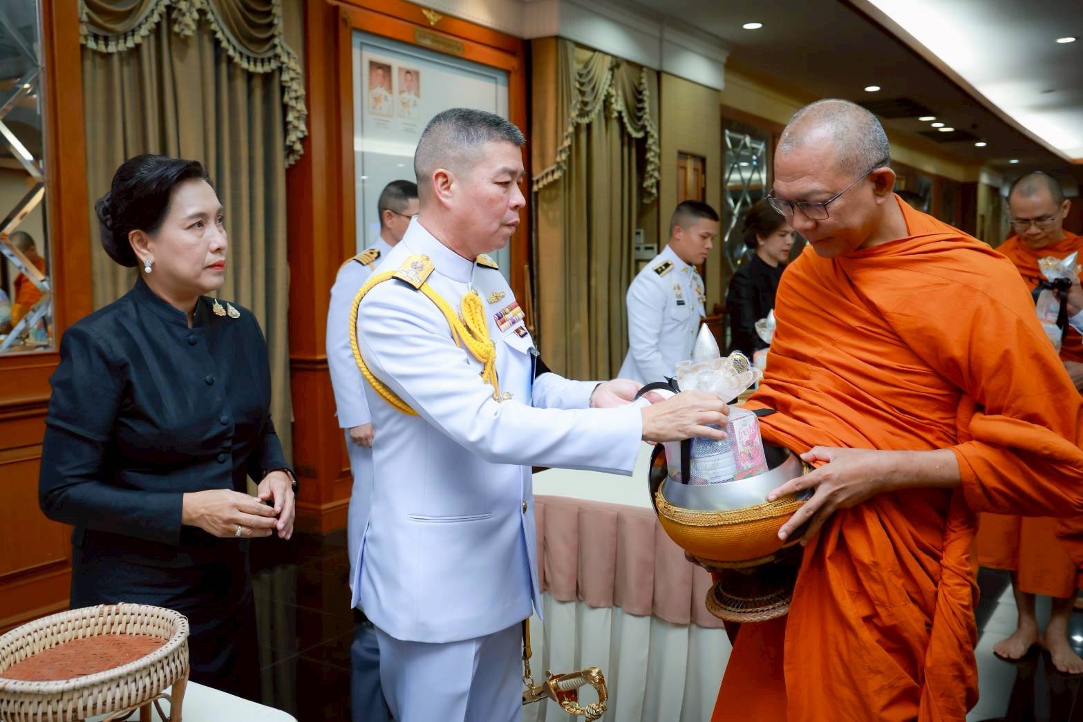 ๒๘ พิธีบำเพ็ญกุศลปัญญาสมวาร เพื่อถวายเป็นพระราชกุศลแด่สมเด็จพระนางเจ้าสิริกิติ์ พระบรมราชินีนาถ พระบรมราชชนนีพันปีหลวง ในวาระครบ ๕๐ วัน แห่งการสวรรคต