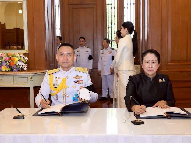 ๒๙ พิธีลงนามถวายพระพรชัยมงคล พระบาทสมเด็จพระเจ้าอยู่หัว และสมเด็จพระนางเจ้าฯ พระบรมราชินี เนื่องในโอกาสวันขึ้นปีใหม่ พุทธศักราช ๒๕๖๙