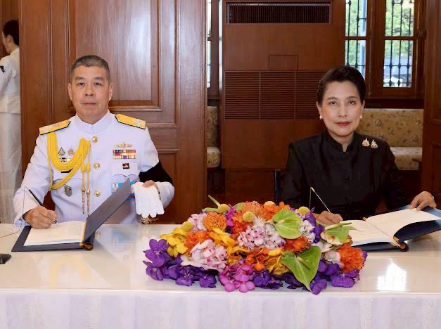 ๒๙ พิธีลงนามถวายพระพรชัยมงคล พระบาทสมเด็จพระเจ้าอยู่หัว และสมเด็จพระนางเจ้าฯ พระบรมราชินี เนื่องในโอกาสวันขึ้นปีใหม่ พุทธศักราช ๒๕๖๙
