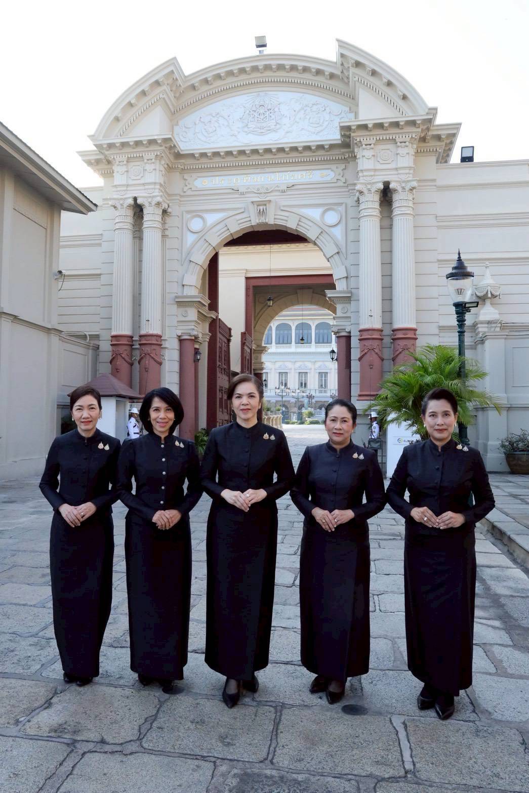 ๒๙ พิธีลงนามถวายพระพรชัยมงคล พระบาทสมเด็จพระเจ้าอยู่หัว และสมเด็จพระนางเจ้าฯ พระบรมราชินี เนื่องในโอกาสวันขึ้นปีใหม่ พุทธศักราช ๒๕๖๙
