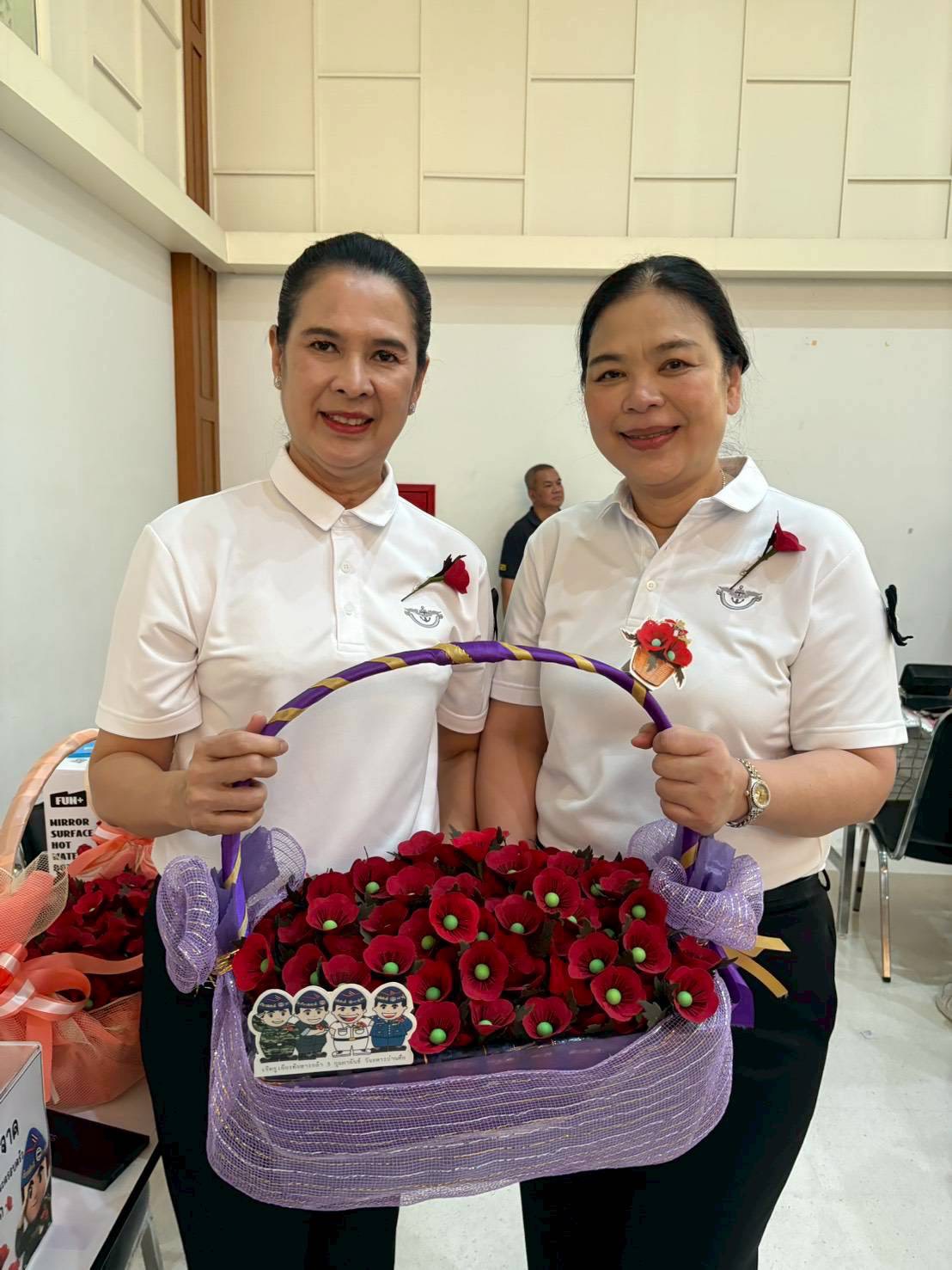 ๓๔ กิจกรรมตลาดนัด "รายได้เพิ่ม เติมกำลังใจ" โดยโครงการครอบครัวพอเพียง