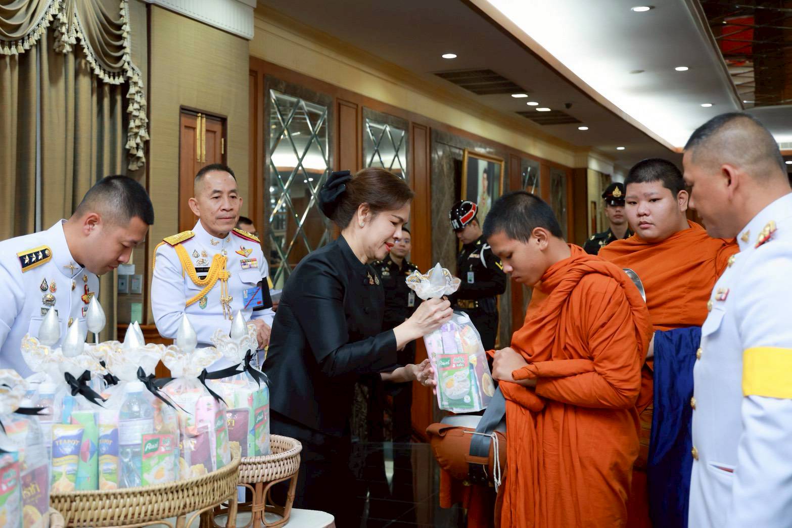 ๓๕ พิธีบำเพ็ญกุศลสตมวาร เพื่อถวายเป็นพระราชกุศลแด่สมเด็จพระนางเจ้าสิริกิติ์ พระบรมราชินีนาถ พระบรมราชชนนีพันปีหลวง ในวาระครบ ๑๐๐ วัน แห่งการสวรรคต