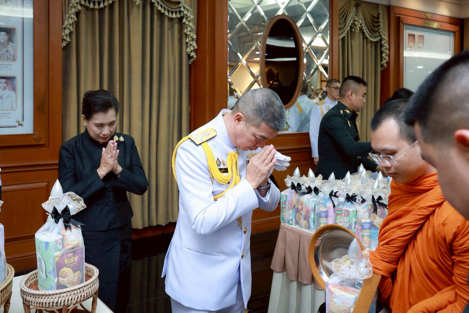 ๓๕ พิธีบำเพ็ญกุศลสตมวาร เพื่อถวายเป็นพระราชกุศลแด่สมเด็จพระนางเจ้าสิริกิติ์ พระบรมราชินีนาถ พระบรมราชชนนีพันปีหลวง ในวาระครบ ๑๐๐ วัน แห่งการสวรรคต